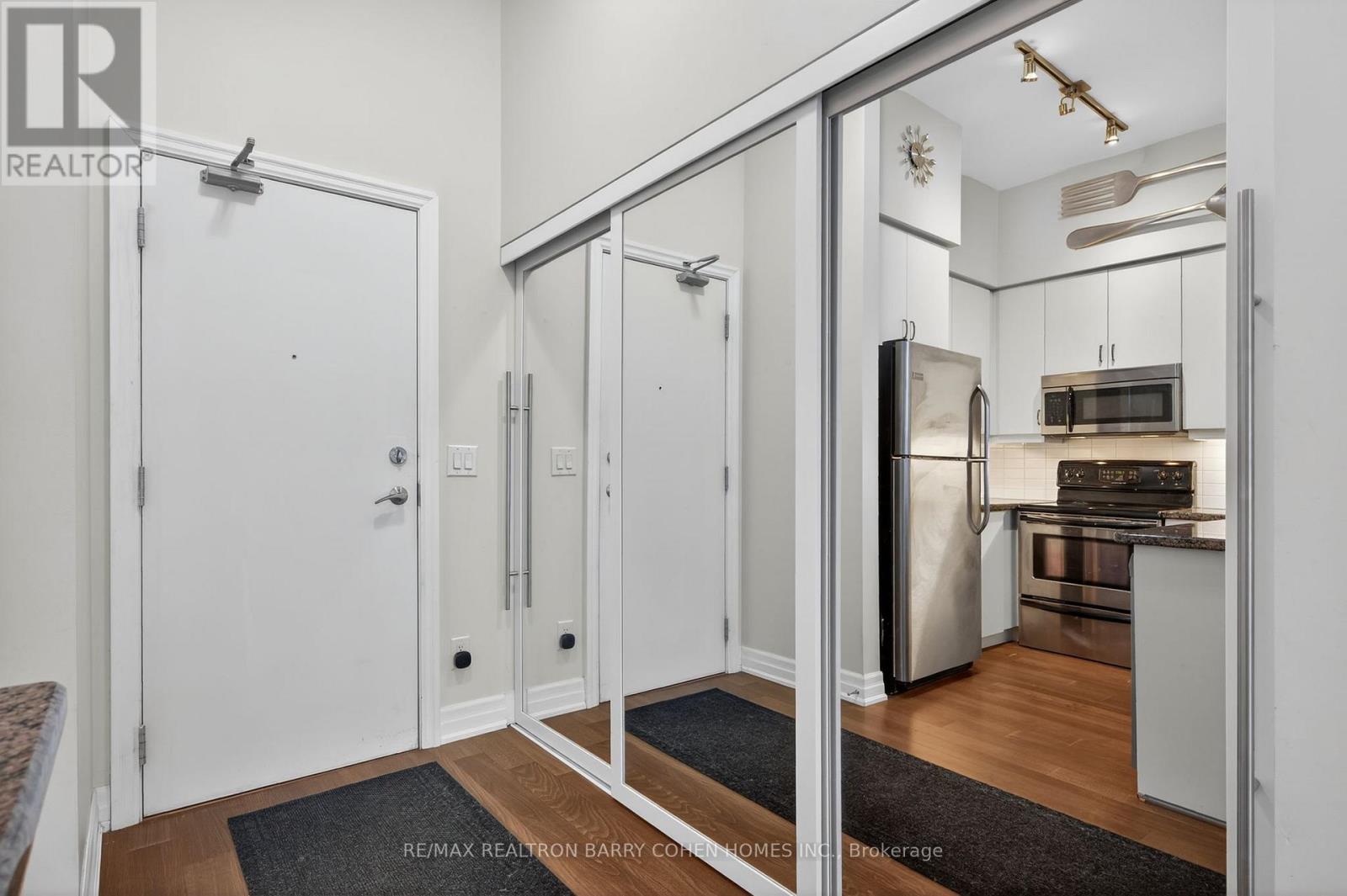 301 - 500 St Clair Avenue W, Toronto, Ontario  M6C 1A8 - Photo 4 - C12762136