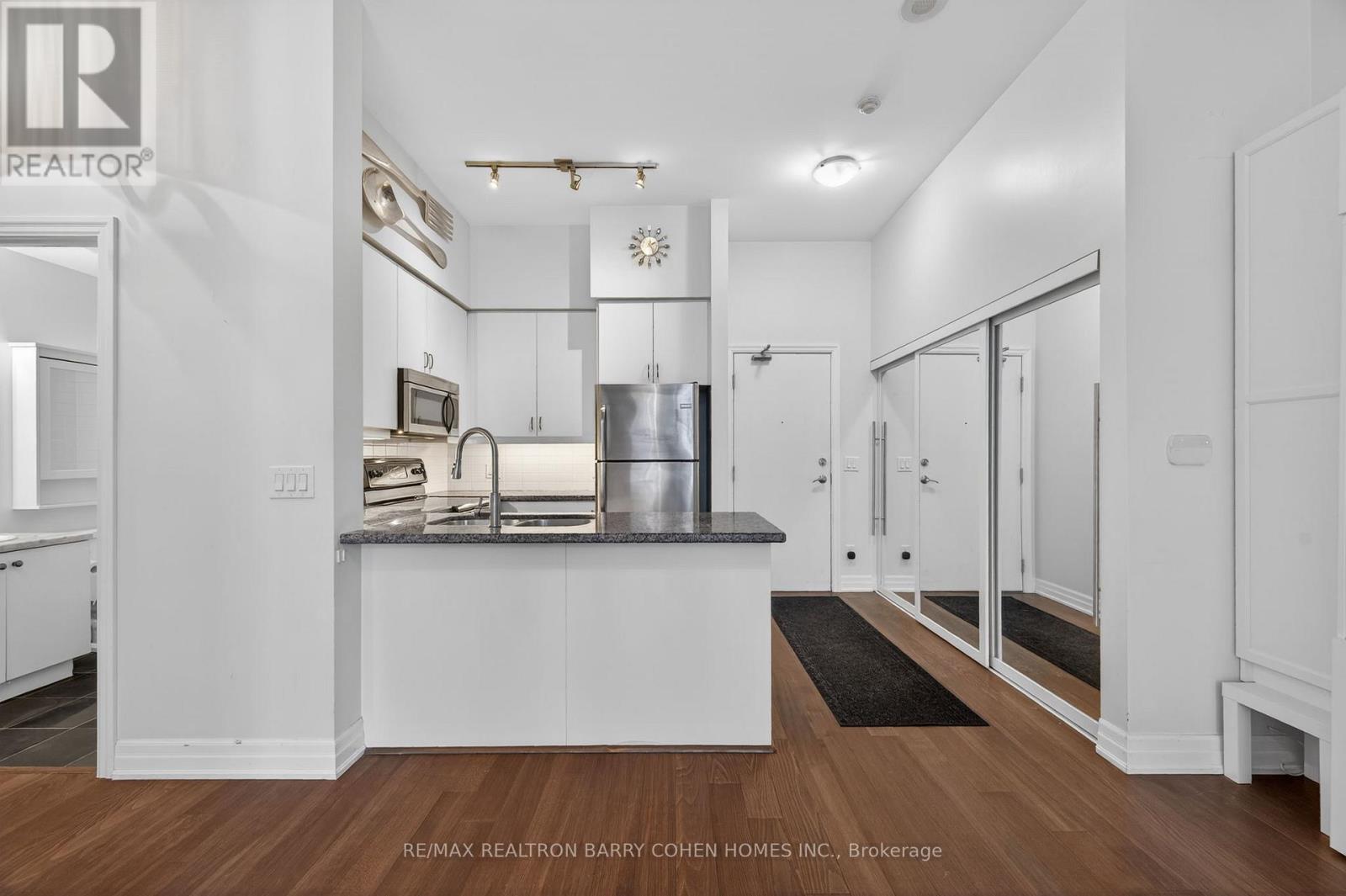 301 - 500 St Clair Avenue W, Toronto, Ontario  M6C 1A8 - Photo 7 - C12762136