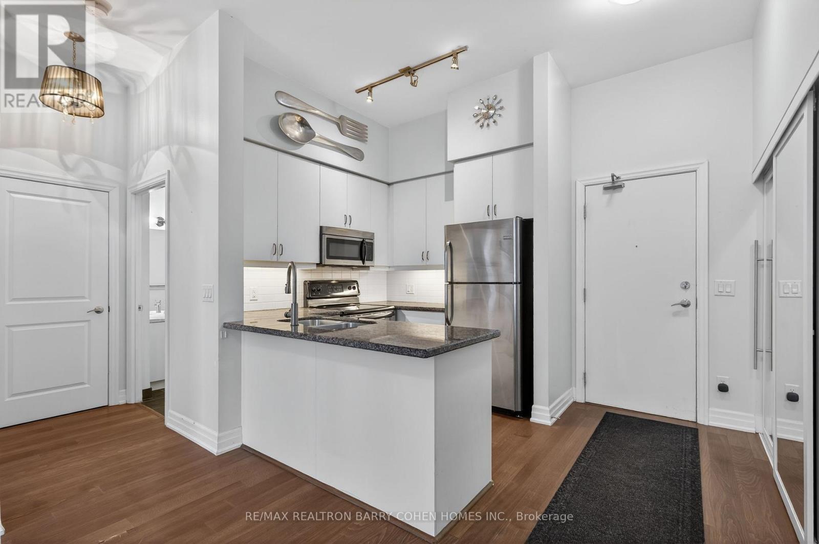 301 - 500 St Clair Avenue W, Toronto, Ontario  M6C 1A8 - Photo 8 - C12762136