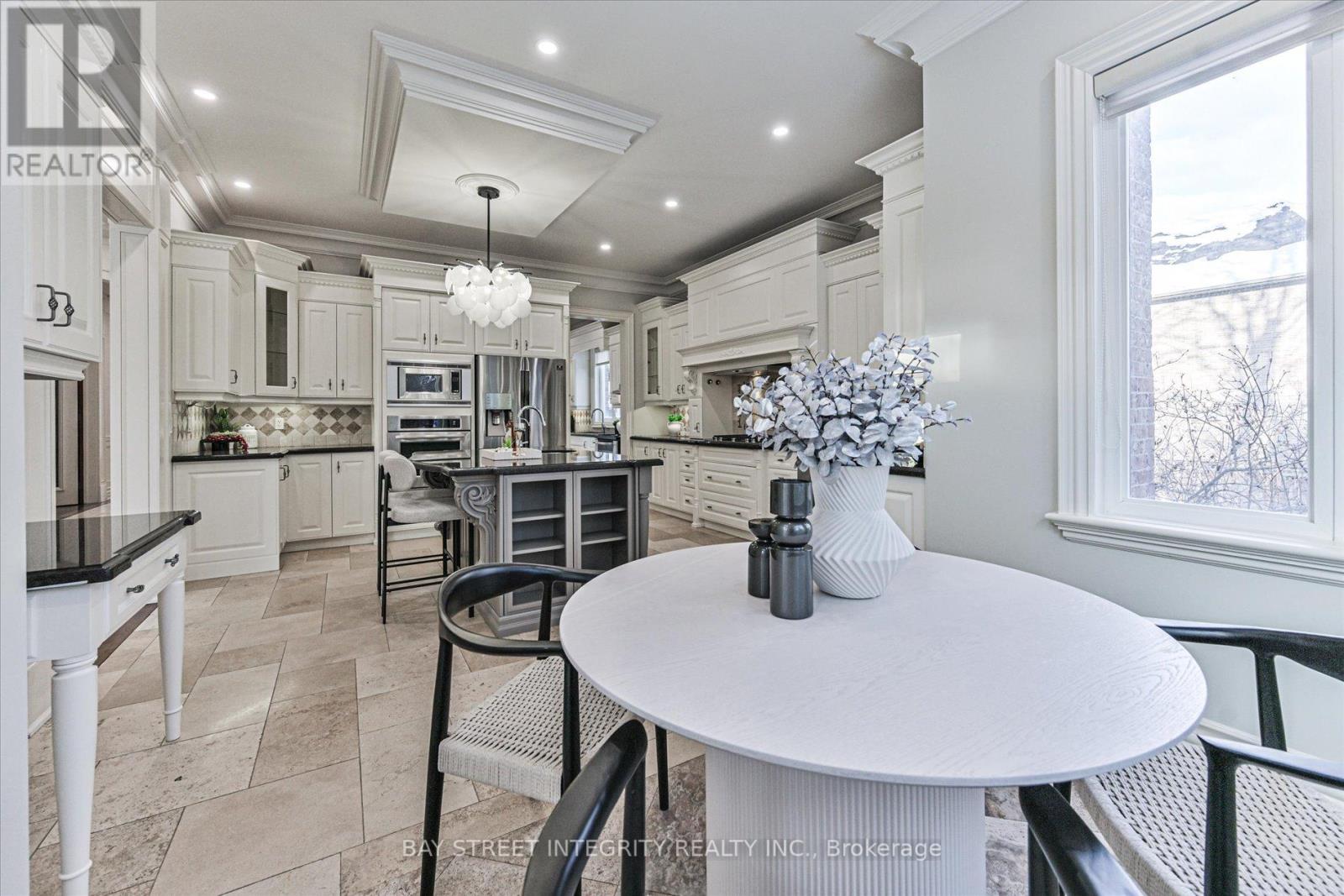 121 Caribou Road, Toronto, Ontario  M5N 2B1 - Photo 12 - C12762198