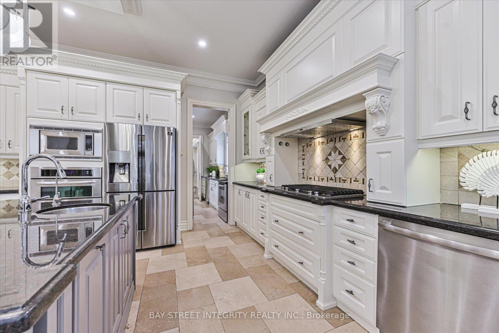 121 Caribou Road, Toronto, Ontario  M5N 2B1 - Photo 14 - C12762198