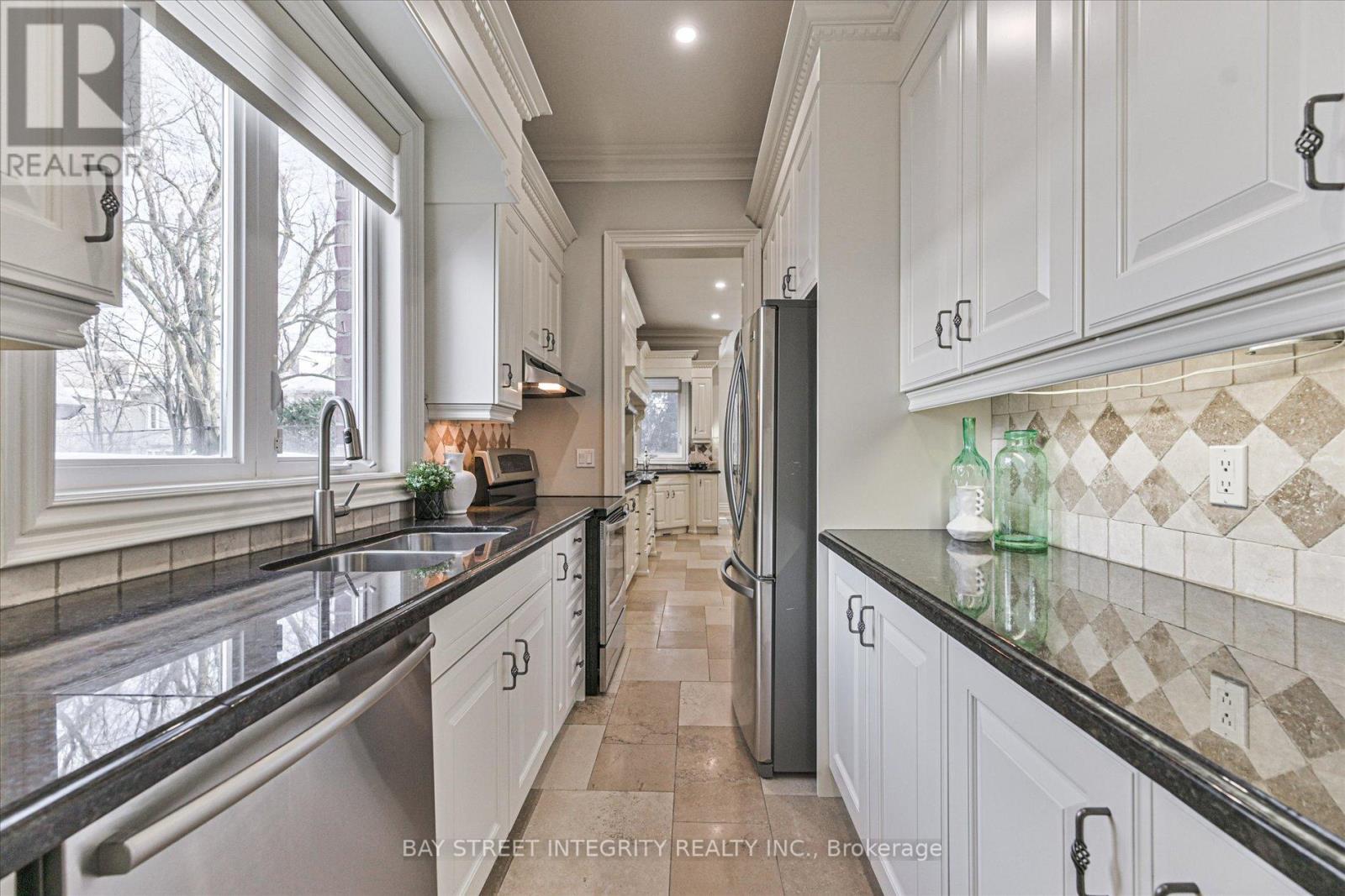 121 Caribou Road, Toronto, Ontario  M5N 2B1 - Photo 17 - C12762198