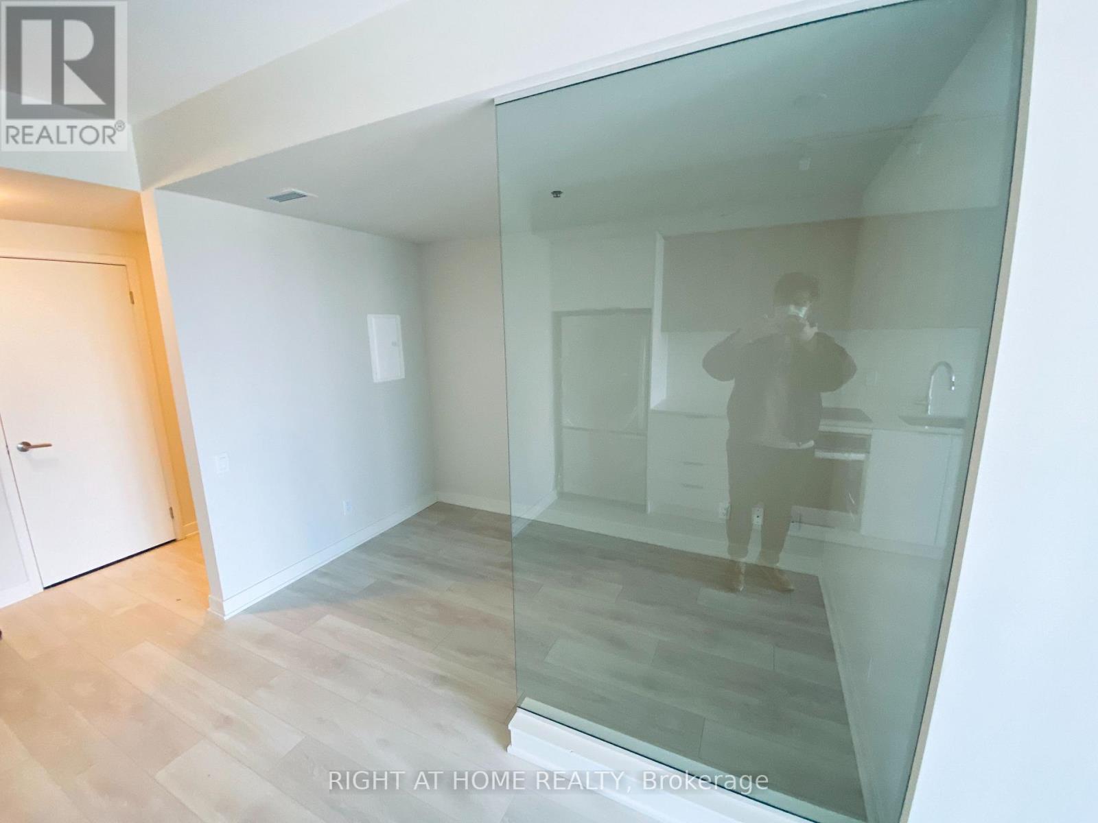 2110 - 6 Sonic Way, Toronto, Ontario  M3C 0P1 - Photo 14 - C12762200