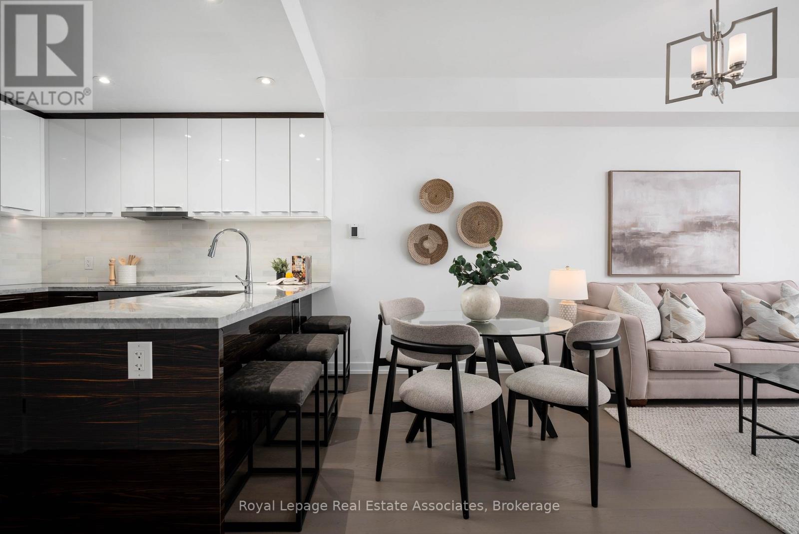 3706 - 488 UNIVERSITY AVENUE, Toronto, Ontario