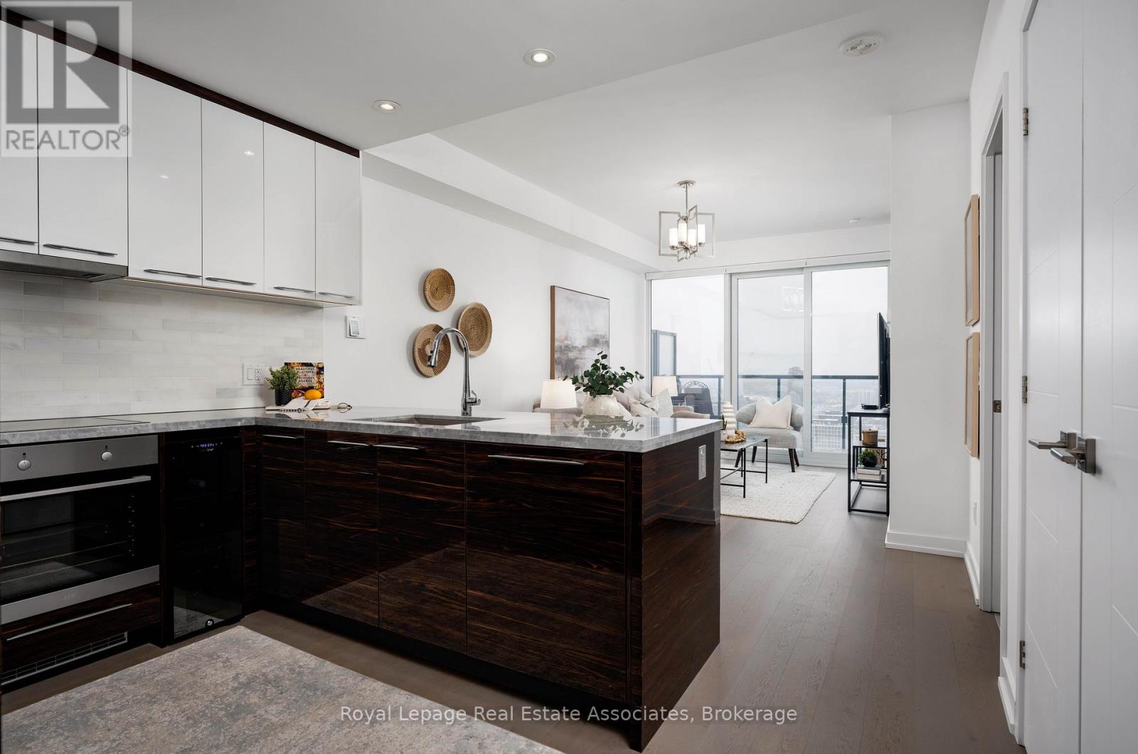 3706 - 488 University Avenue, Toronto, Ontario  L6H 3V8 - Photo 2 - C12762208