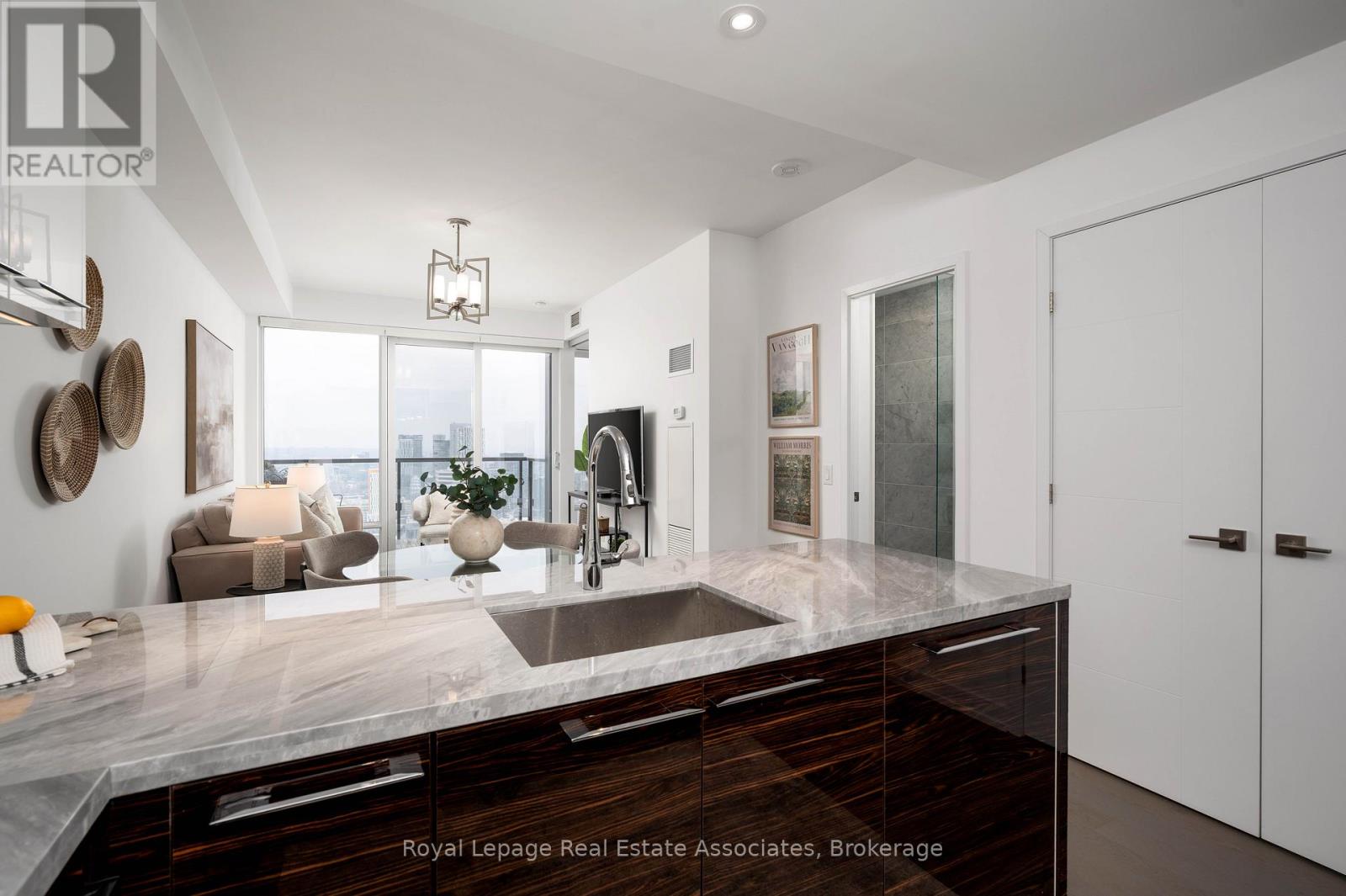 3706 - 488 University Avenue, Toronto, Ontario  L6H 3V8 - Photo 5 - C12762208