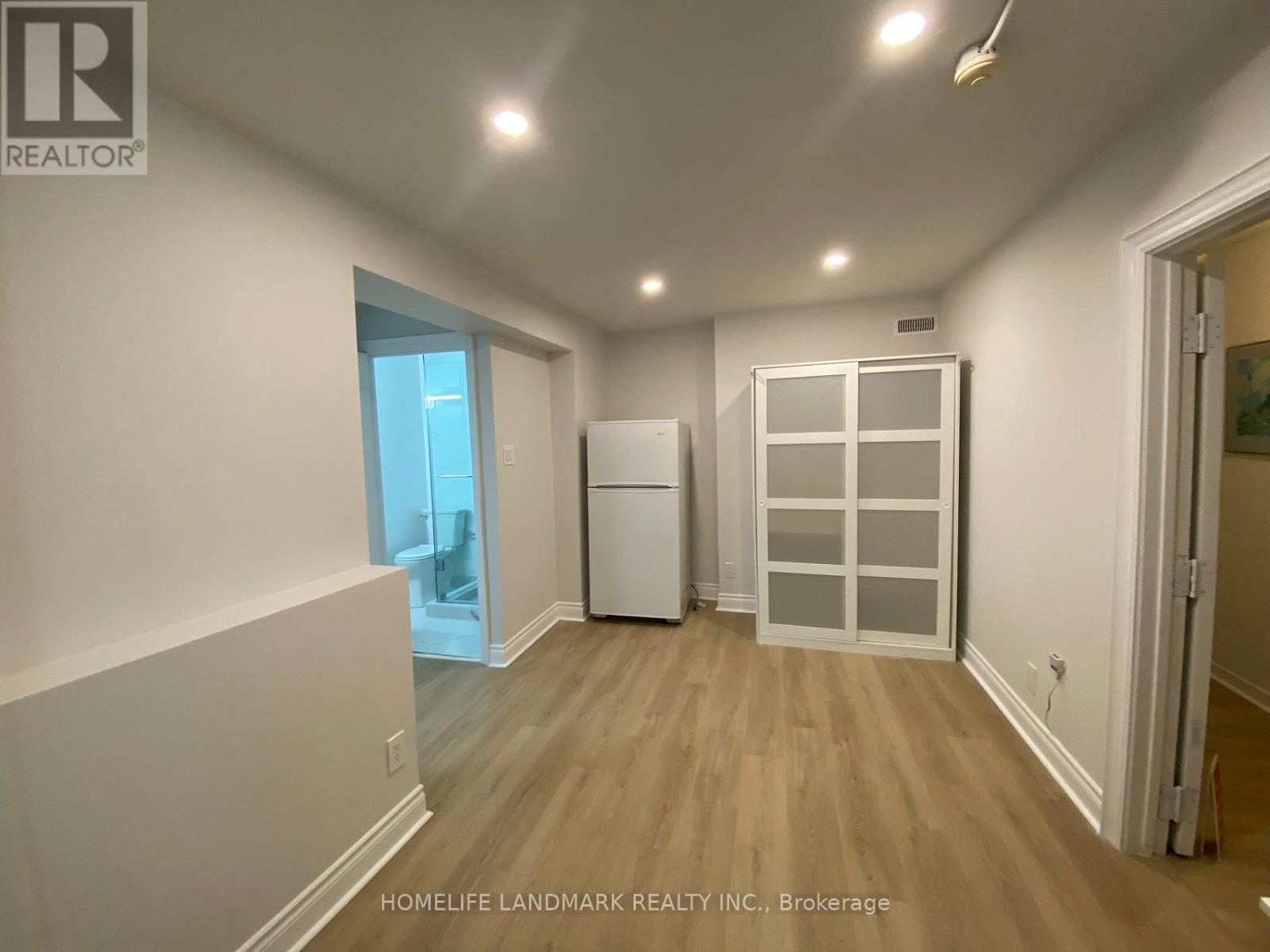 #5 - 353 Spadina Avenue, Toronto, Ontario  M5T 2G3 - Photo 4 - C12762232