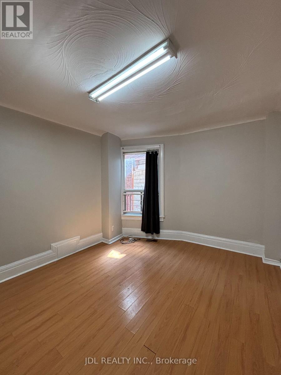 Main Floor - 593 Bathurst Street, Toronto, Ontario  M5S 2P8 - Photo 7 - C12762354