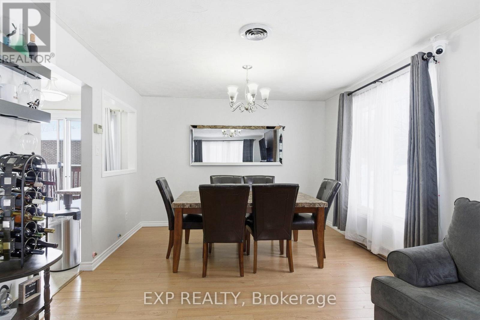 735 Montcalm Court, Cornwall, Ontario  K6H 6C2 - Photo 4 - X12762122