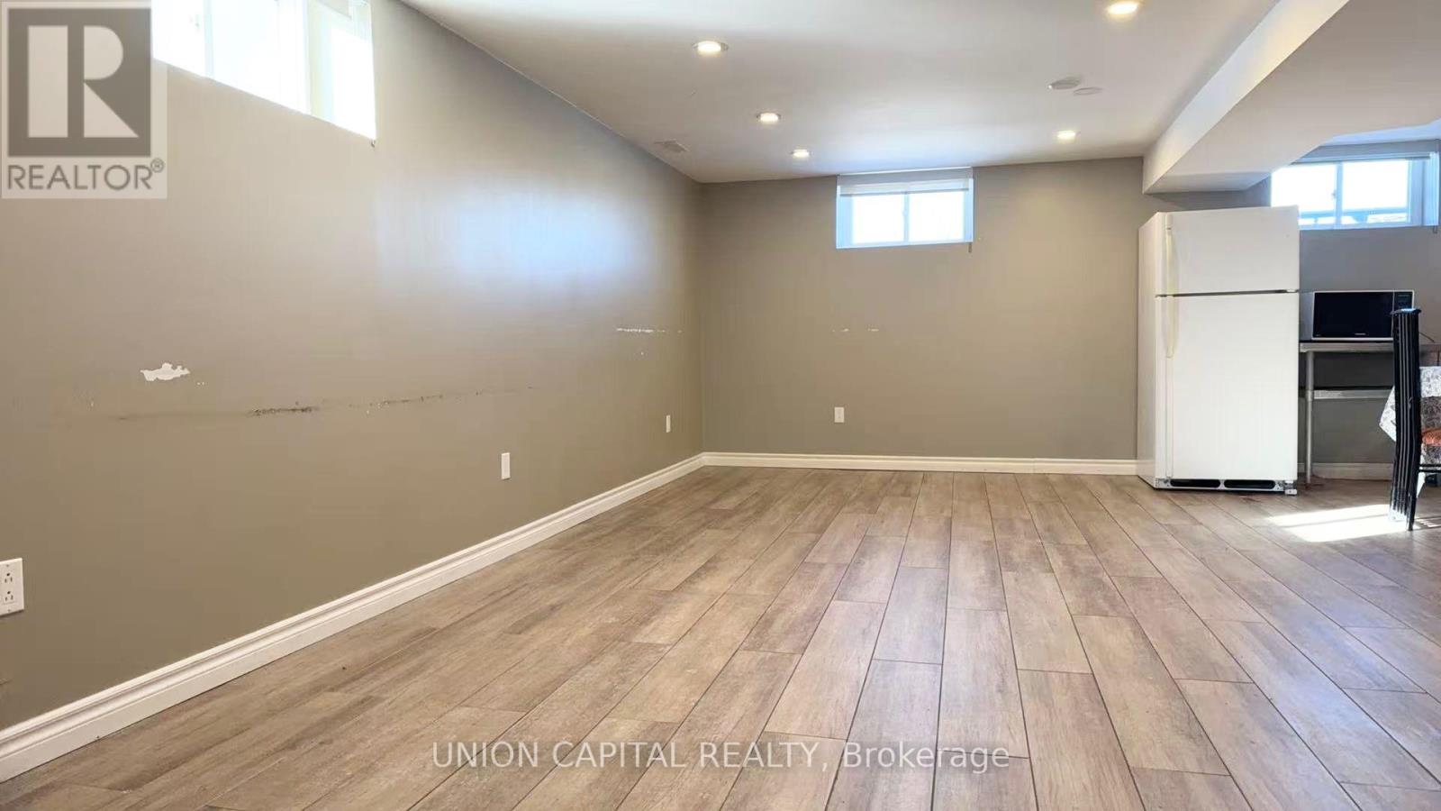 LOWER - 19 BAYLAWN DRIVE, Toronto, Ontario