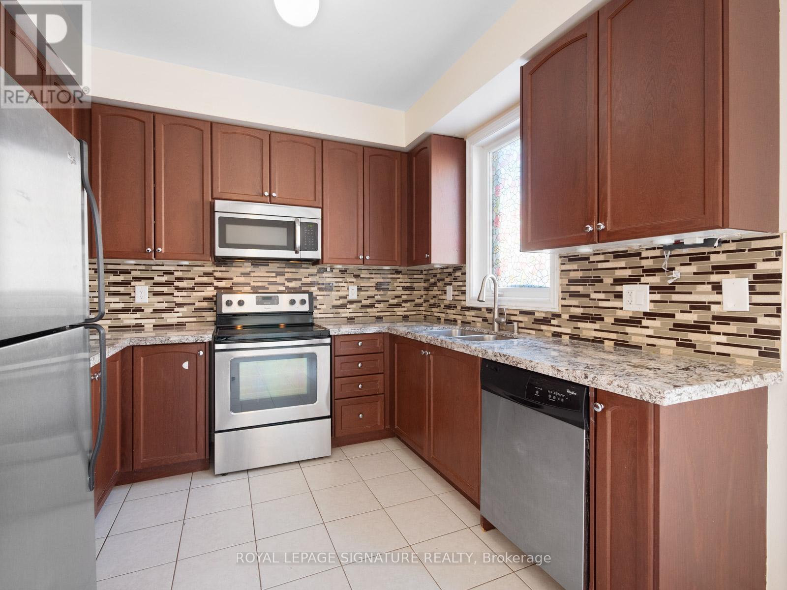 13 Lily Cup Avenue, Toronto, Ontario  M1L 0H4 - Photo 8 - E12762132