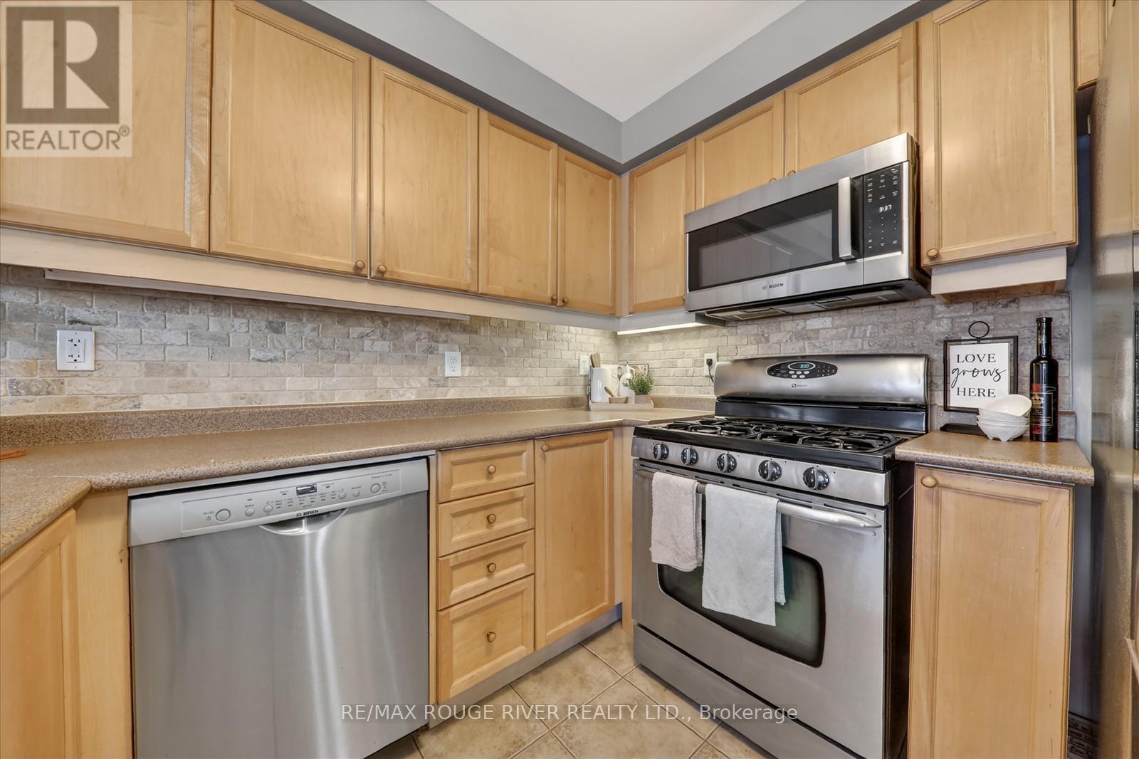 89 Kirkland Place, Whitby, Ontario  L1P 1X1 - Photo 10 - E12762320