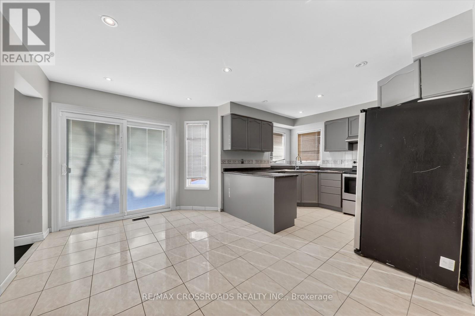 6 Gillingham Street, Toronto, Ontario  M1B 5X1 - Photo 11 - E12762328