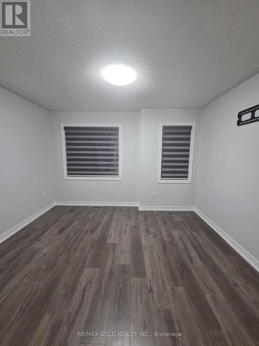 31 Peach Drive, Brampton (Sandringham-Wellington), Ontario  L6R 0W5 - Photo 5 - W12749594