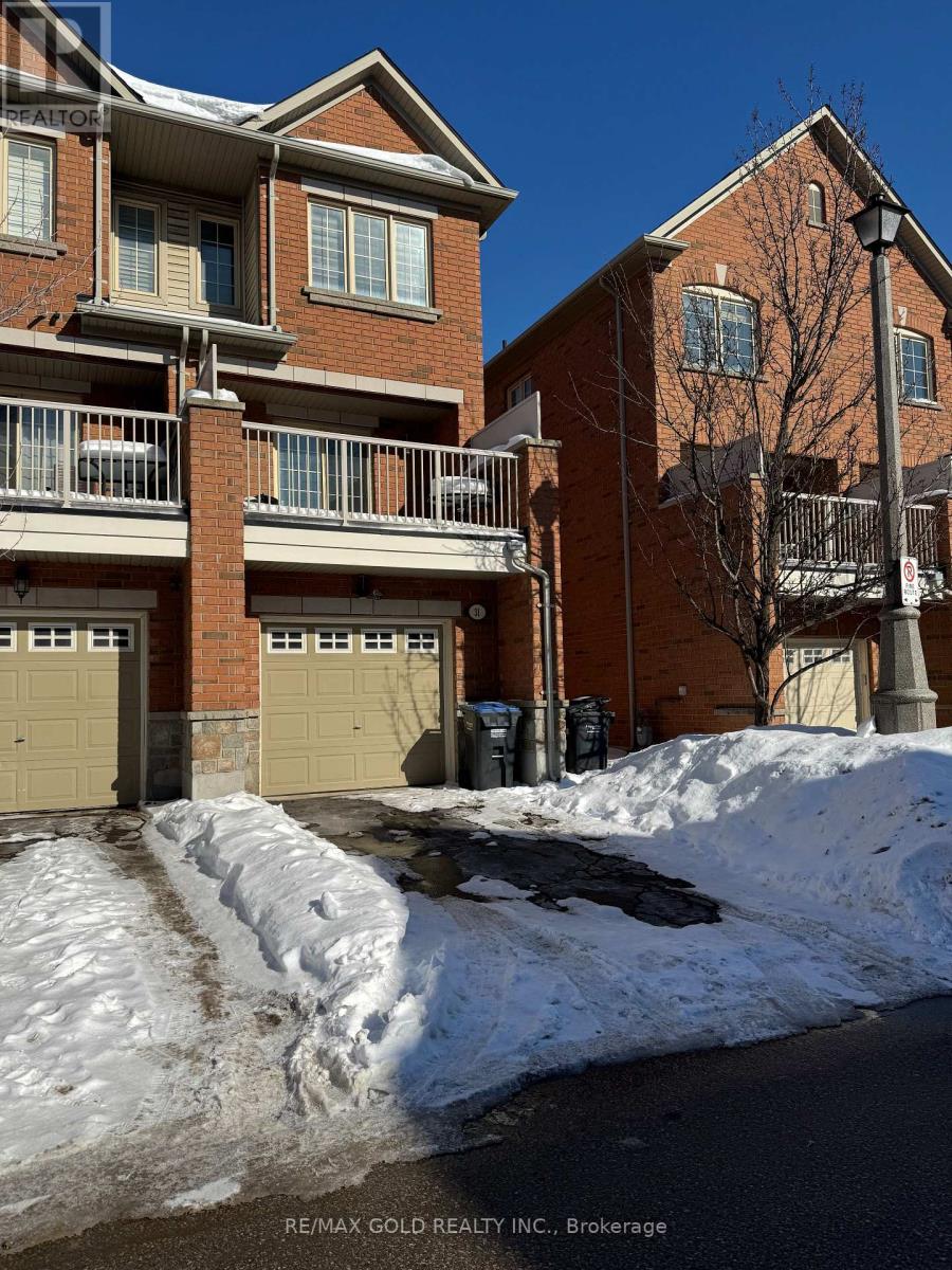 31 Peach Drive, Brampton (Sandringham-Wellington), Ontario  L6R 0W5 - Photo 2 - W12749594