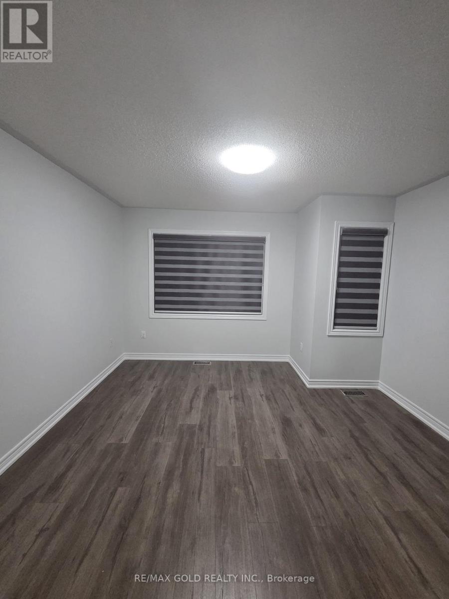 31 Peach Drive, Brampton (Sandringham-Wellington), Ontario  L6R 0W5 - Photo 4 - W12749594