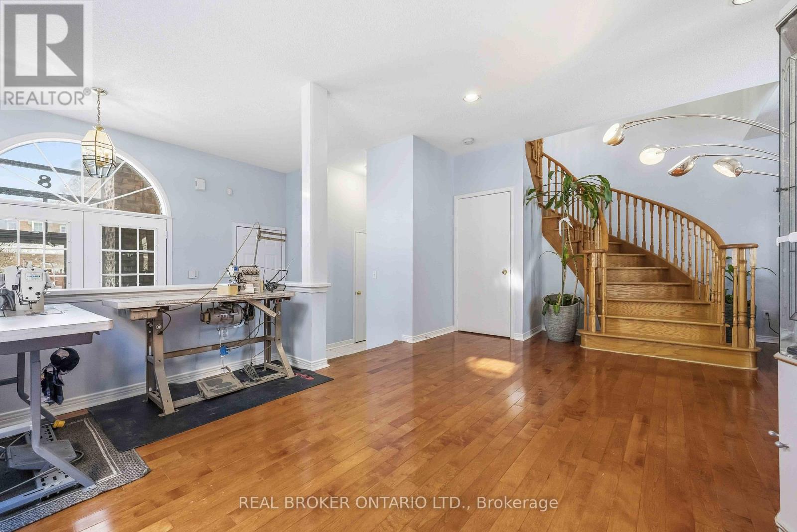 8 Medley Crescent, Markham, Ontario  L3S 4M8 - Photo 10 - N12762040