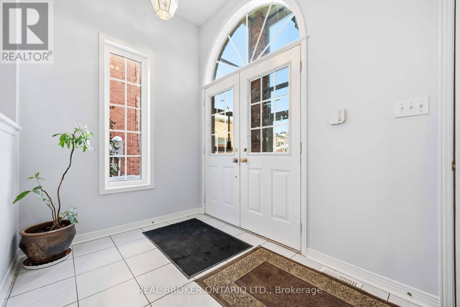 8 Medley Crescent, Markham, Ontario  L3S 4M8 - Photo 5 - N12762040