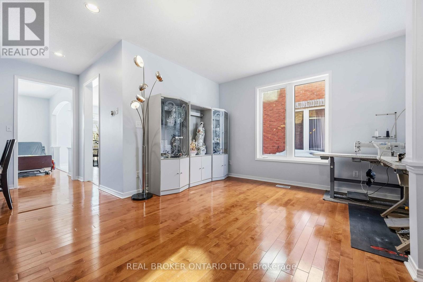 8 Medley Crescent, Markham, Ontario  L3S 4M8 - Photo 6 - N12762040