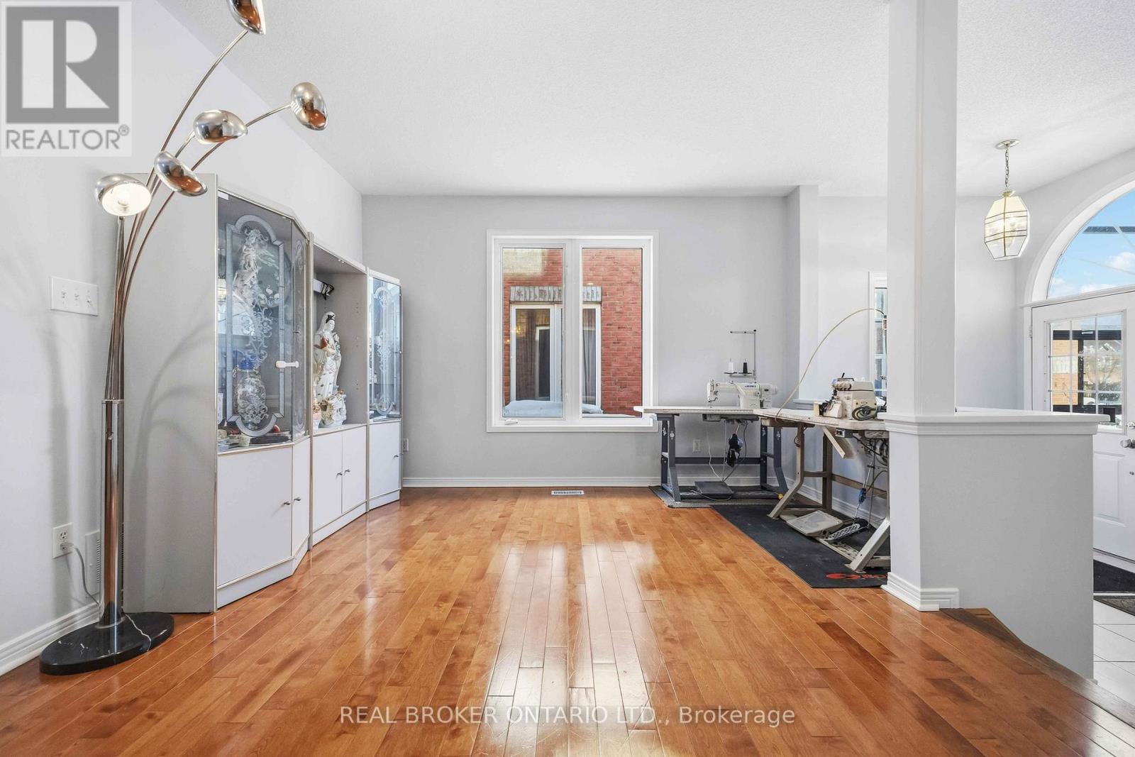 8 Medley Crescent, Markham, Ontario  L3S 4M8 - Photo 7 - N12762040