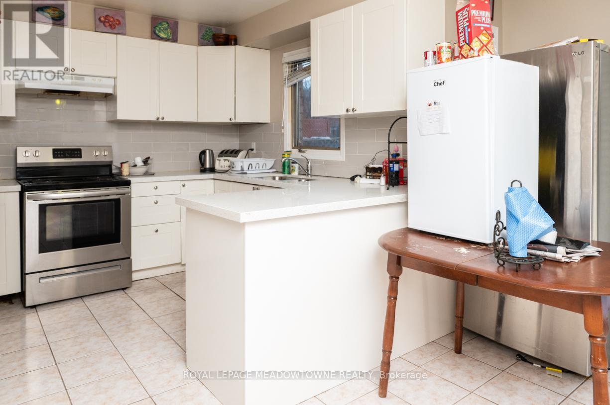 9 Hanna Avenue, Richmond Hill, Ontario  L4B 1Y6 - Photo 10 - N12762230