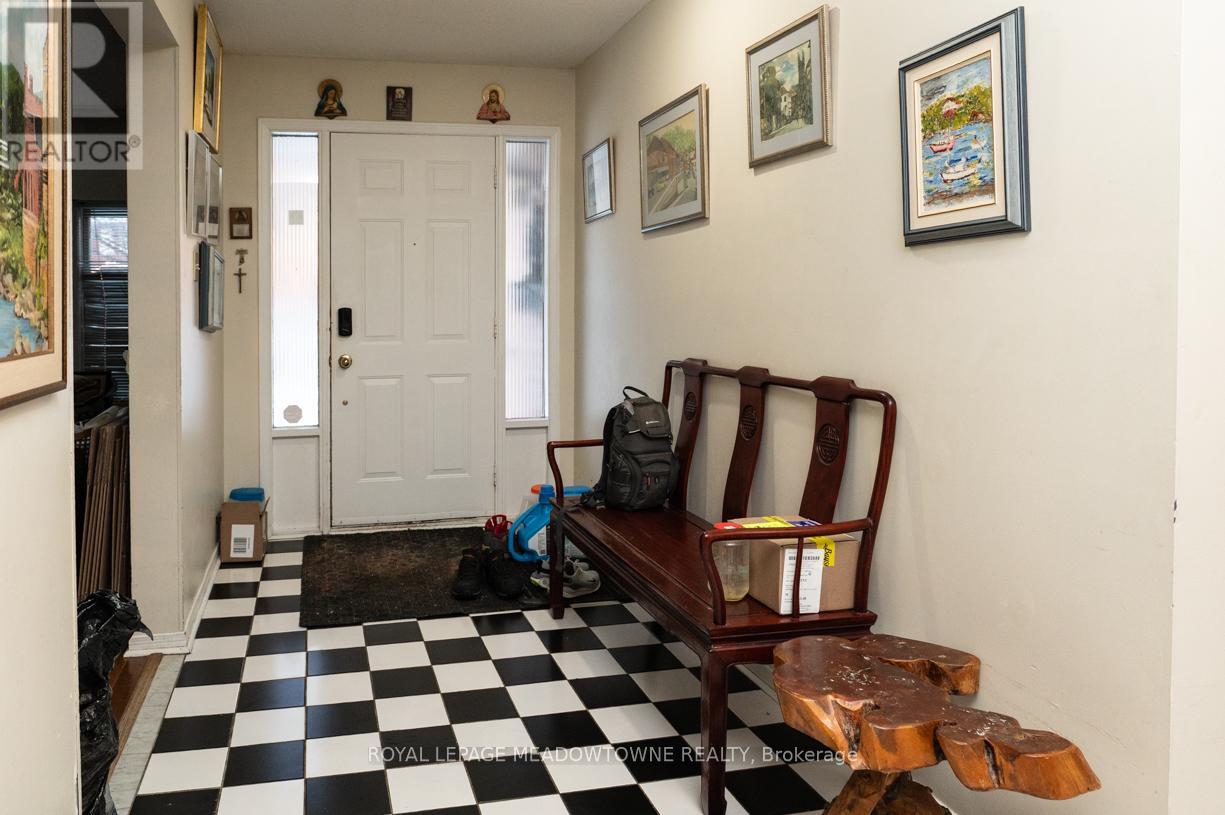 9 Hanna Avenue, Richmond Hill, Ontario  L4B 1Y6 - Photo 3 - N12762230