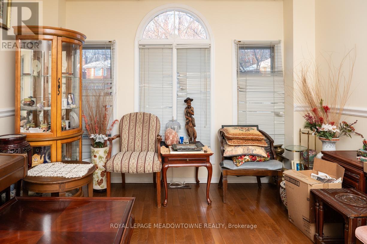 9 Hanna Avenue, Richmond Hill, Ontario  L4B 1Y6 - Photo 5 - N12762230