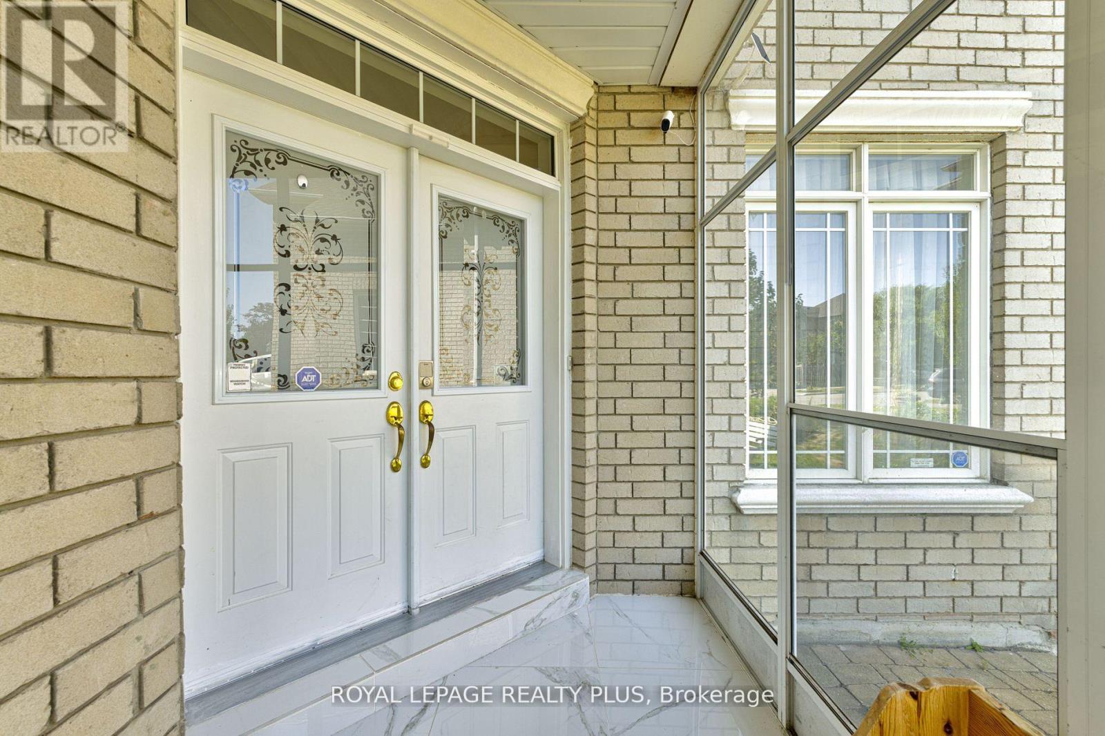 104 Melbourne Drive, Richmond Hill, Ontario  L4S 2G7 - Photo 2 - N12762306