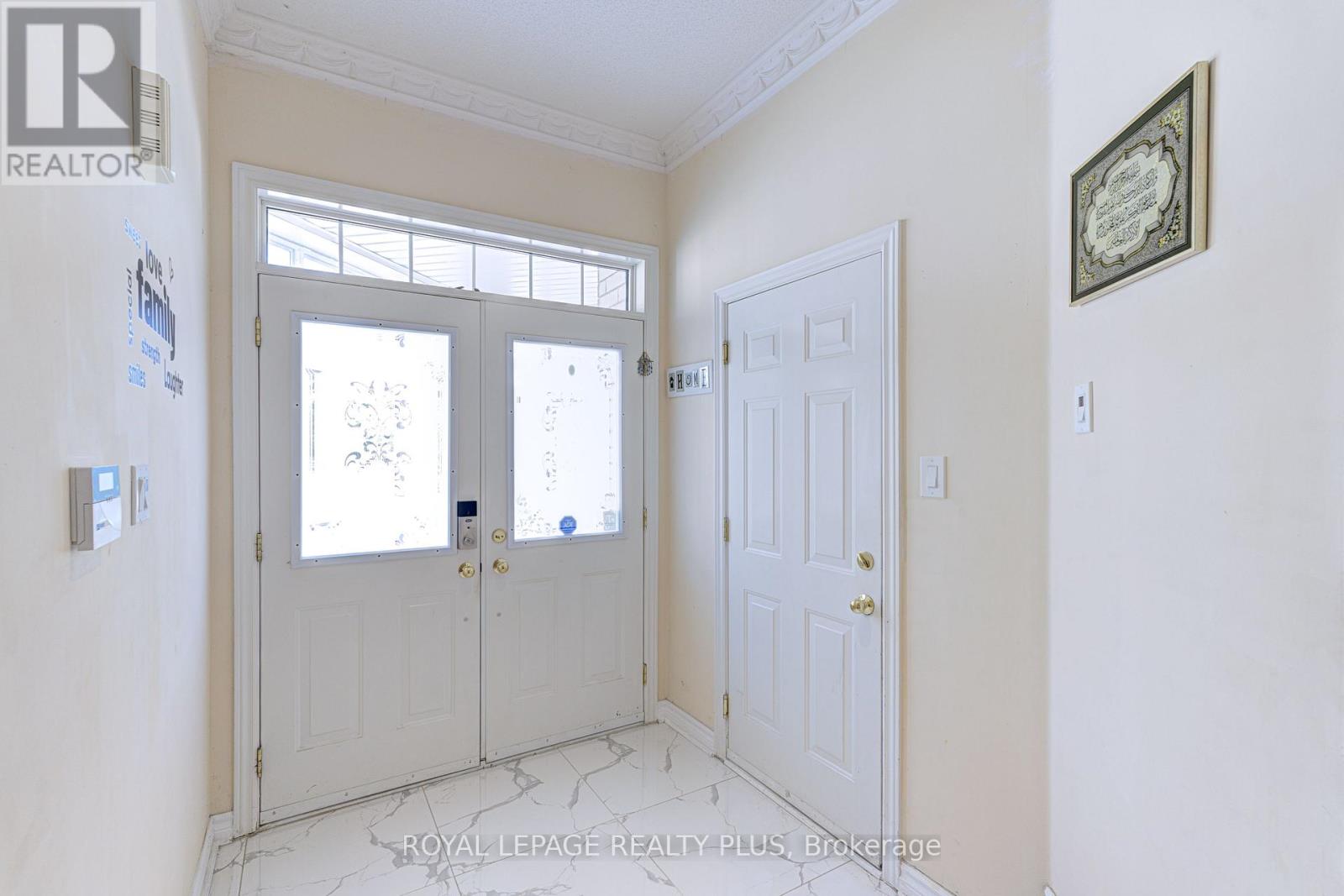 104 Melbourne Drive, Richmond Hill, Ontario  L4S 2G7 - Photo 3 - N12762306