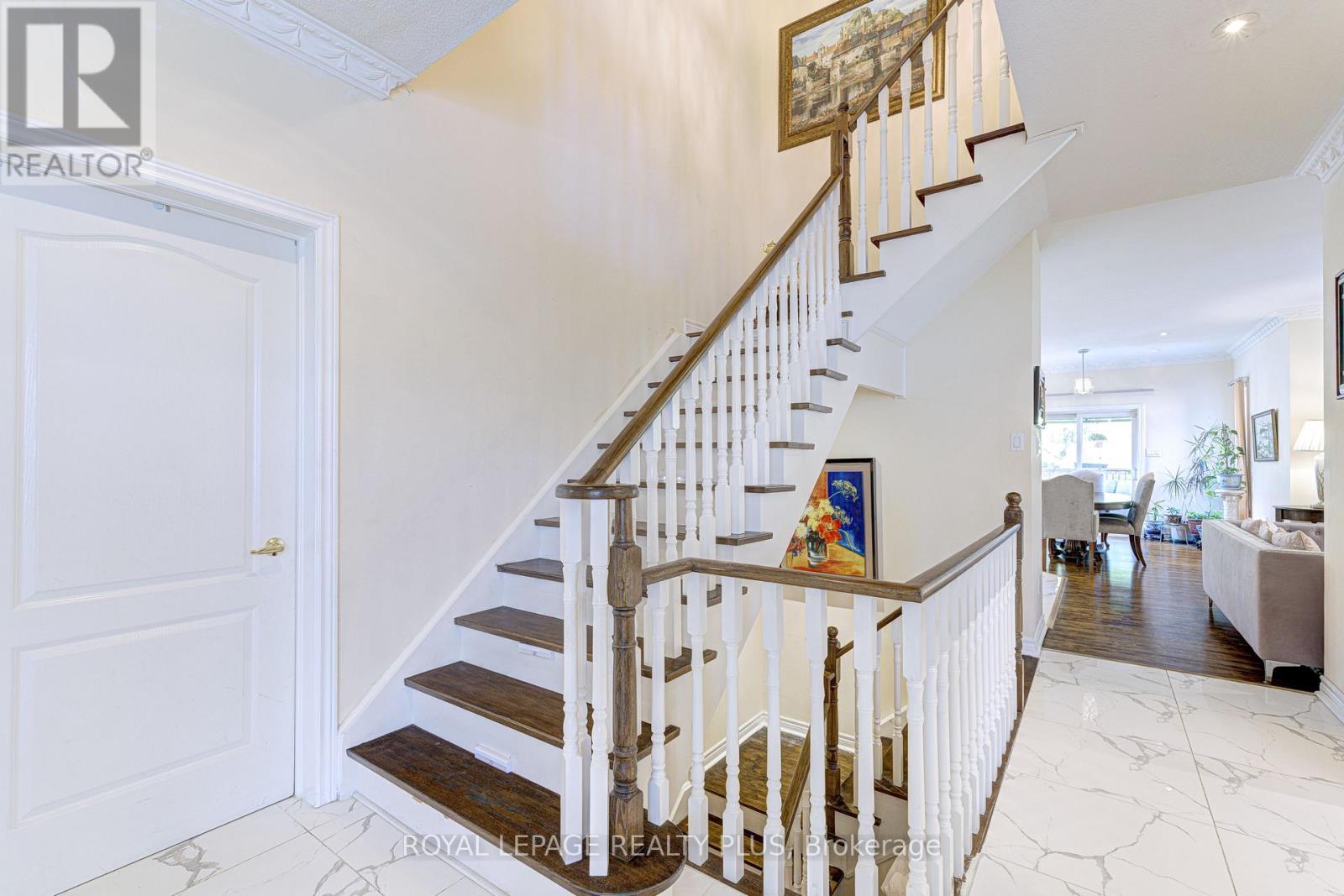 104 Melbourne Drive, Richmond Hill, Ontario  L4S 2G7 - Photo 8 - N12762306