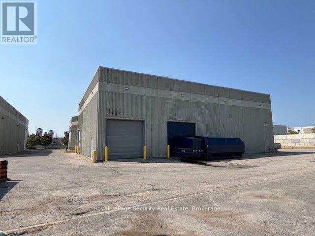 90 Tigi Court, Vaughan, Ontario  L4K 5E4 - Photo 4 - N12762352