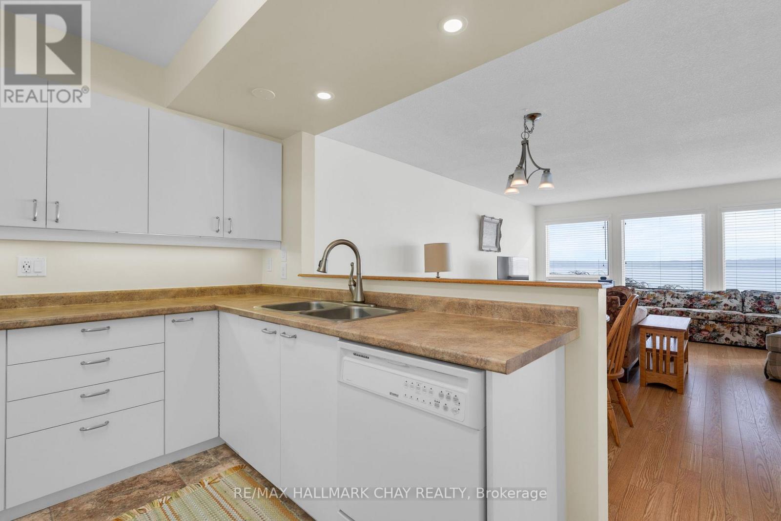 103 - 21 Kempenfelt Drive, Barrie (North Shore), Ontario  L4M 1B8 - Photo 10 - S12762166