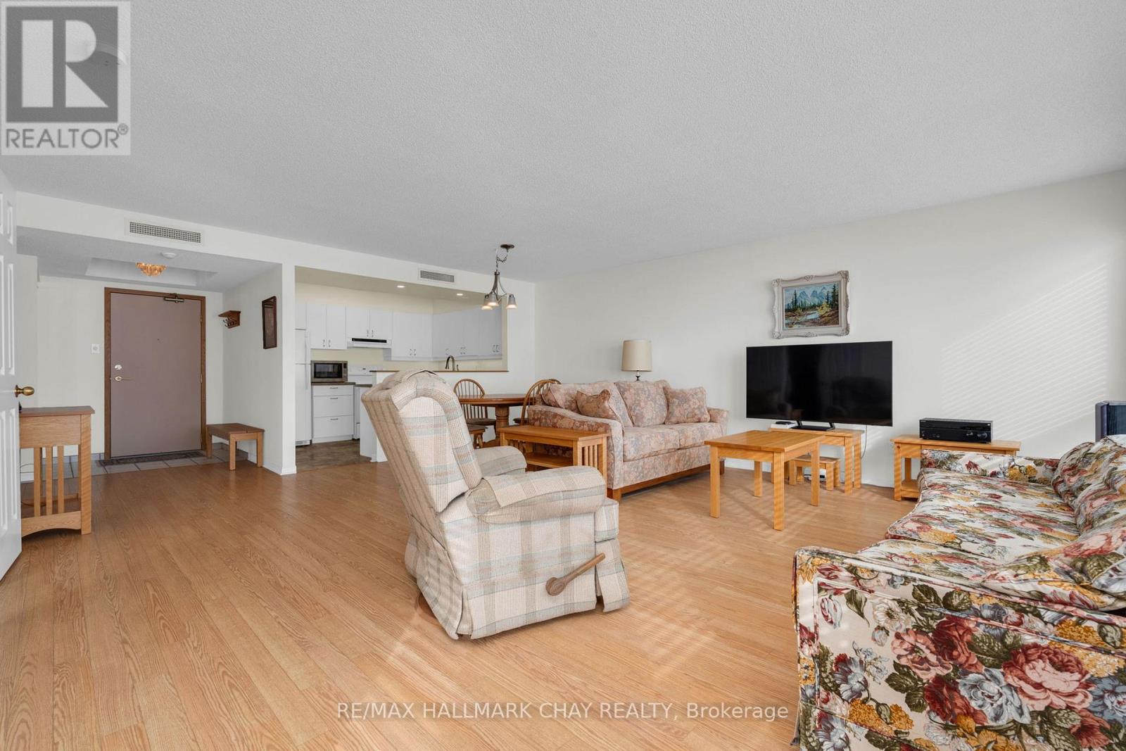 103 - 21 Kempenfelt Drive, Barrie (North Shore), Ontario  L4M 1B8 - Photo 7 - S12762166