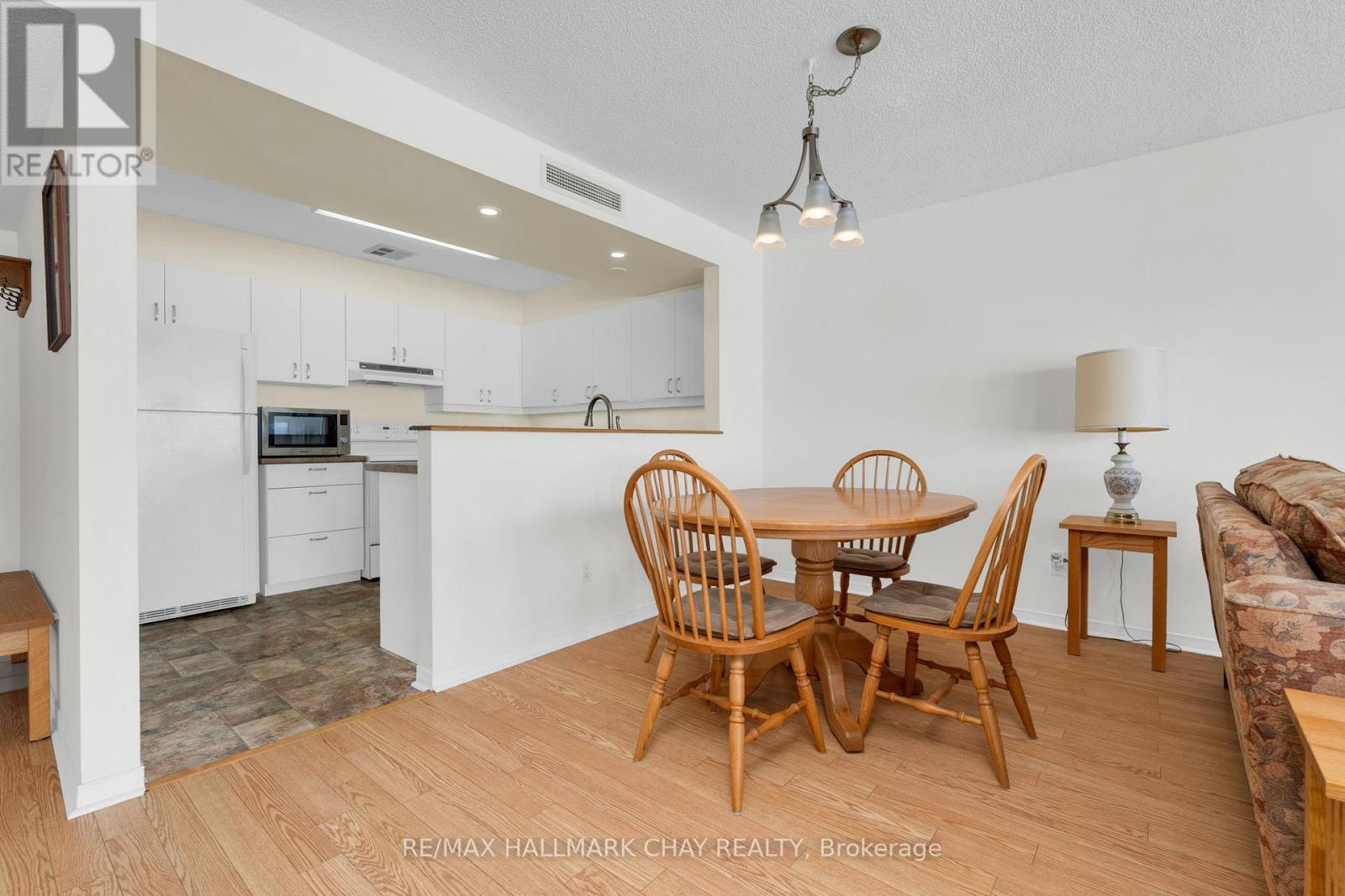 103 - 21 Kempenfelt Drive, Barrie (North Shore), Ontario  L4M 1B8 - Photo 8 - S12762166