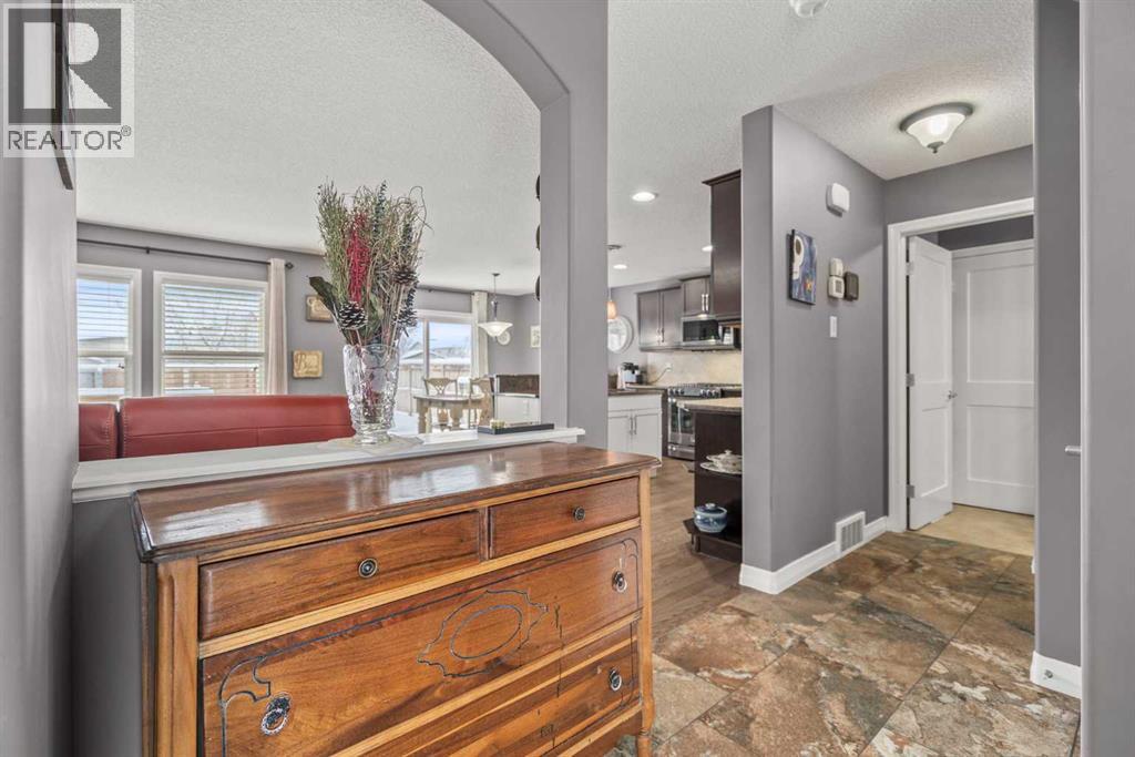 715 Copperpond Circle Se, Calgary, Alberta  T2Z 0R5 - Photo 4 - A2270187