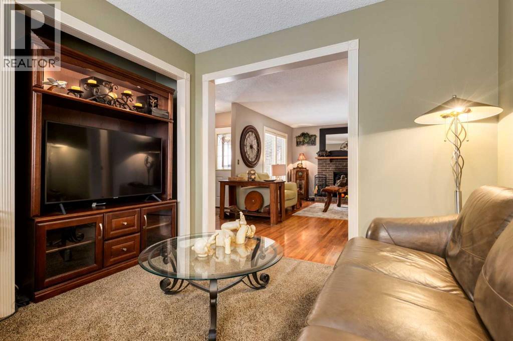 21 Midridge Green Se, Calgary, Alberta  T2X 1C9 - Photo 7 - A2278195