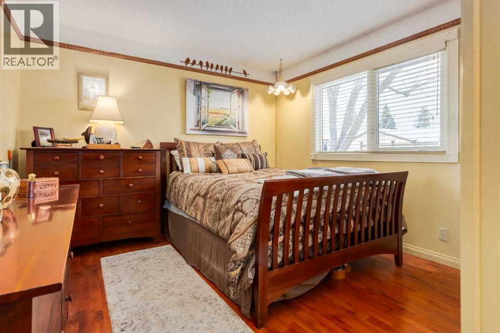 21 Midridge Green Se, Calgary, Alberta  T2X 1C9 - Photo 14 - A2278195