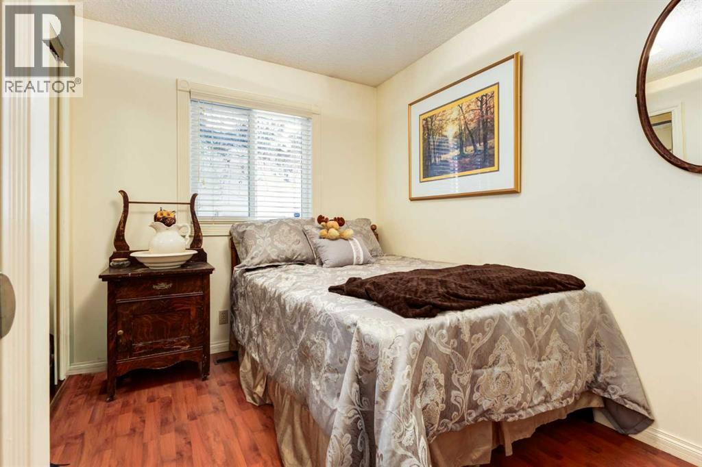 21 Midridge Green Se, Calgary, Alberta  T2X 1C9 - Photo 18 - A2278195