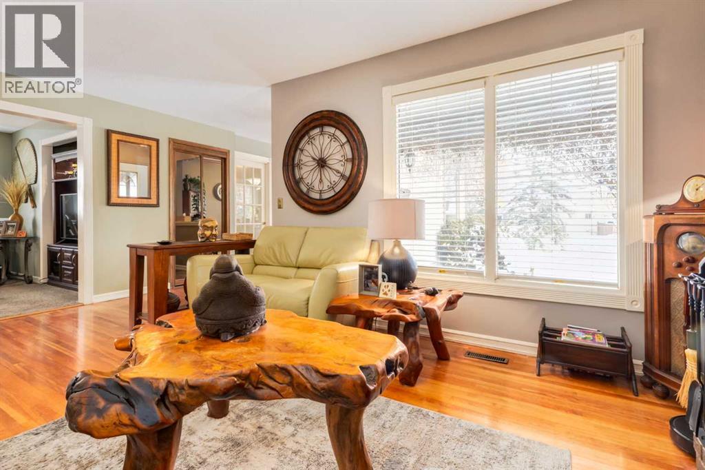 21 Midridge Green Se, Calgary, Alberta  T2X 1C9 - Photo 4 - A2278195