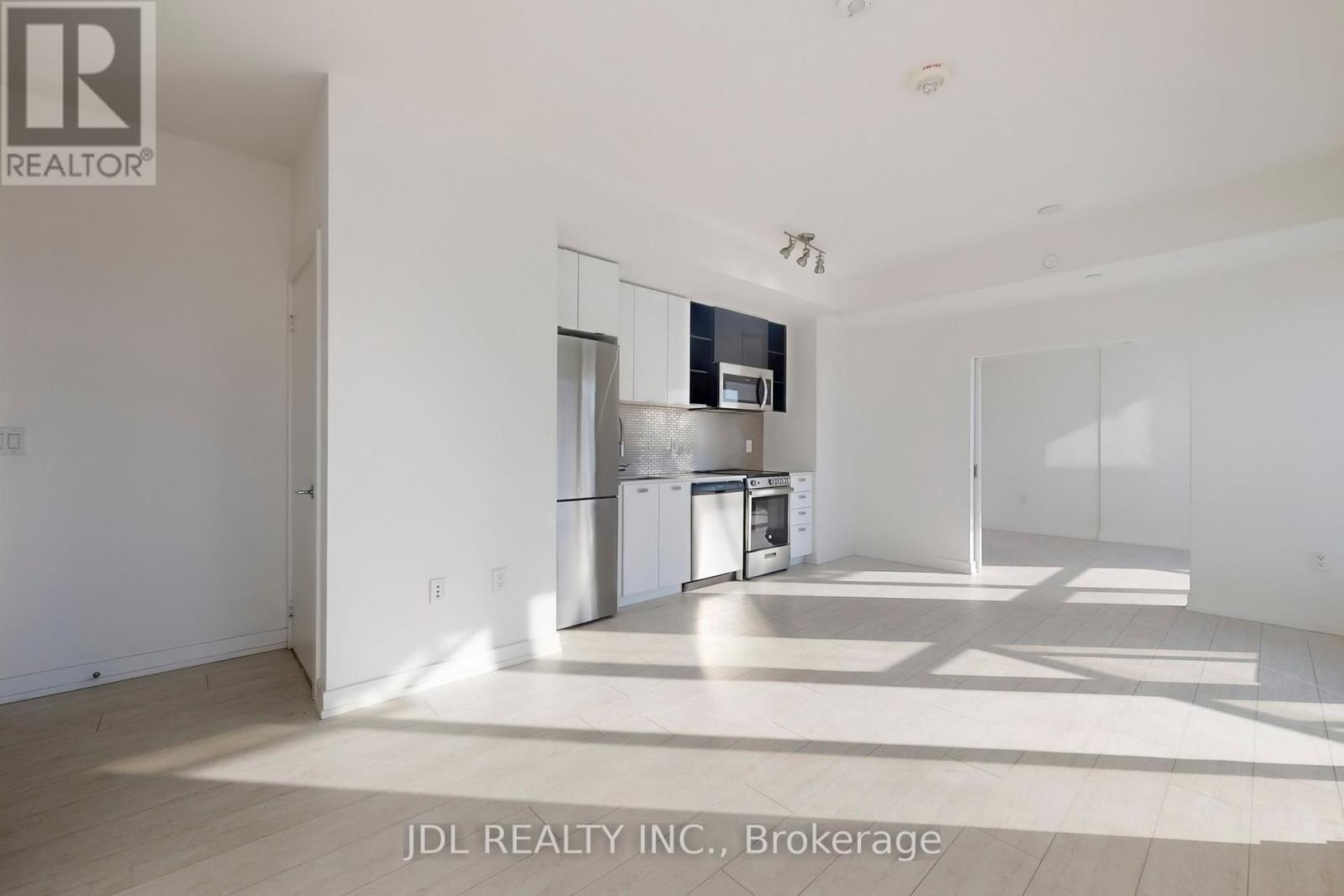 1001 - 10 De Boers Drive, Toronto, Ontario  M3J 0H1 - Photo 10 - W12761940