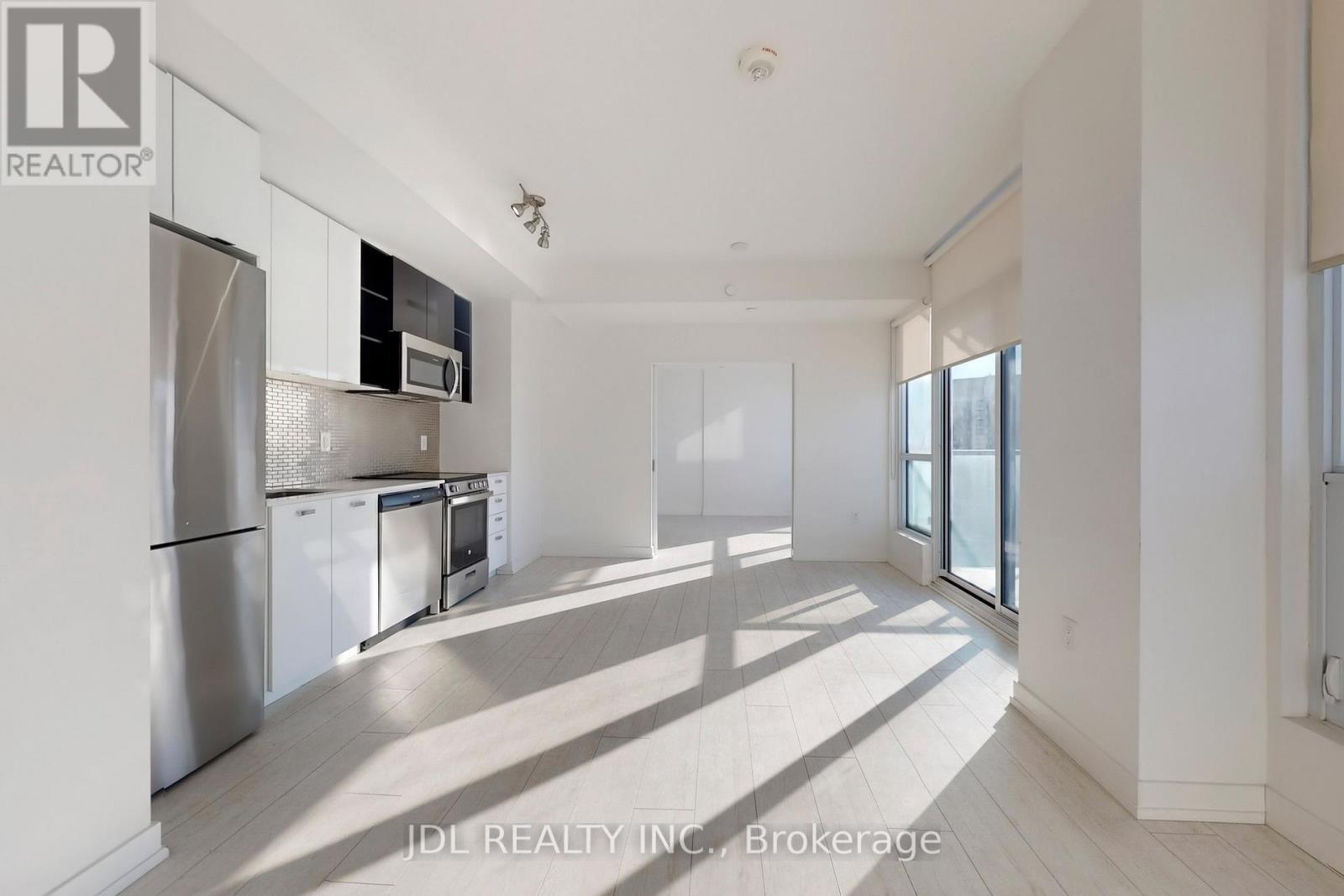 1001 - 10 De Boers Drive, Toronto, Ontario  M3J 0H1 - Photo 11 - W12761940