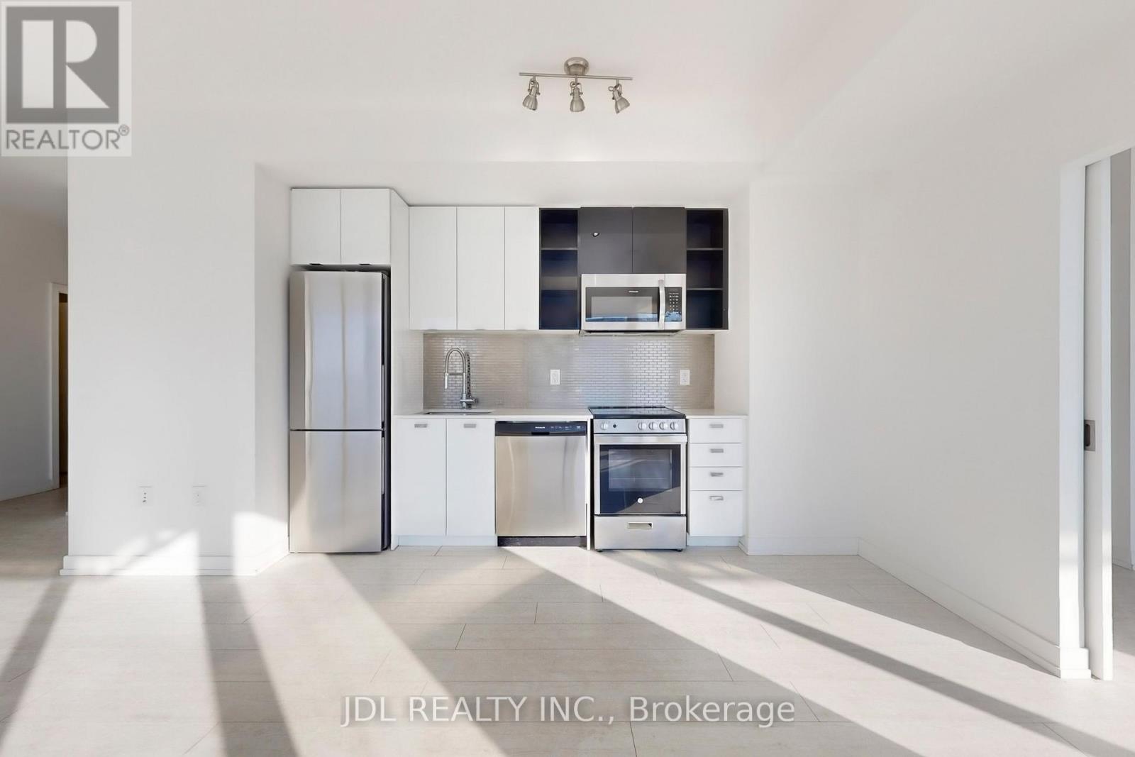 1001 - 10 De Boers Drive, Toronto, Ontario  M3J 0H1 - Photo 12 - W12761940