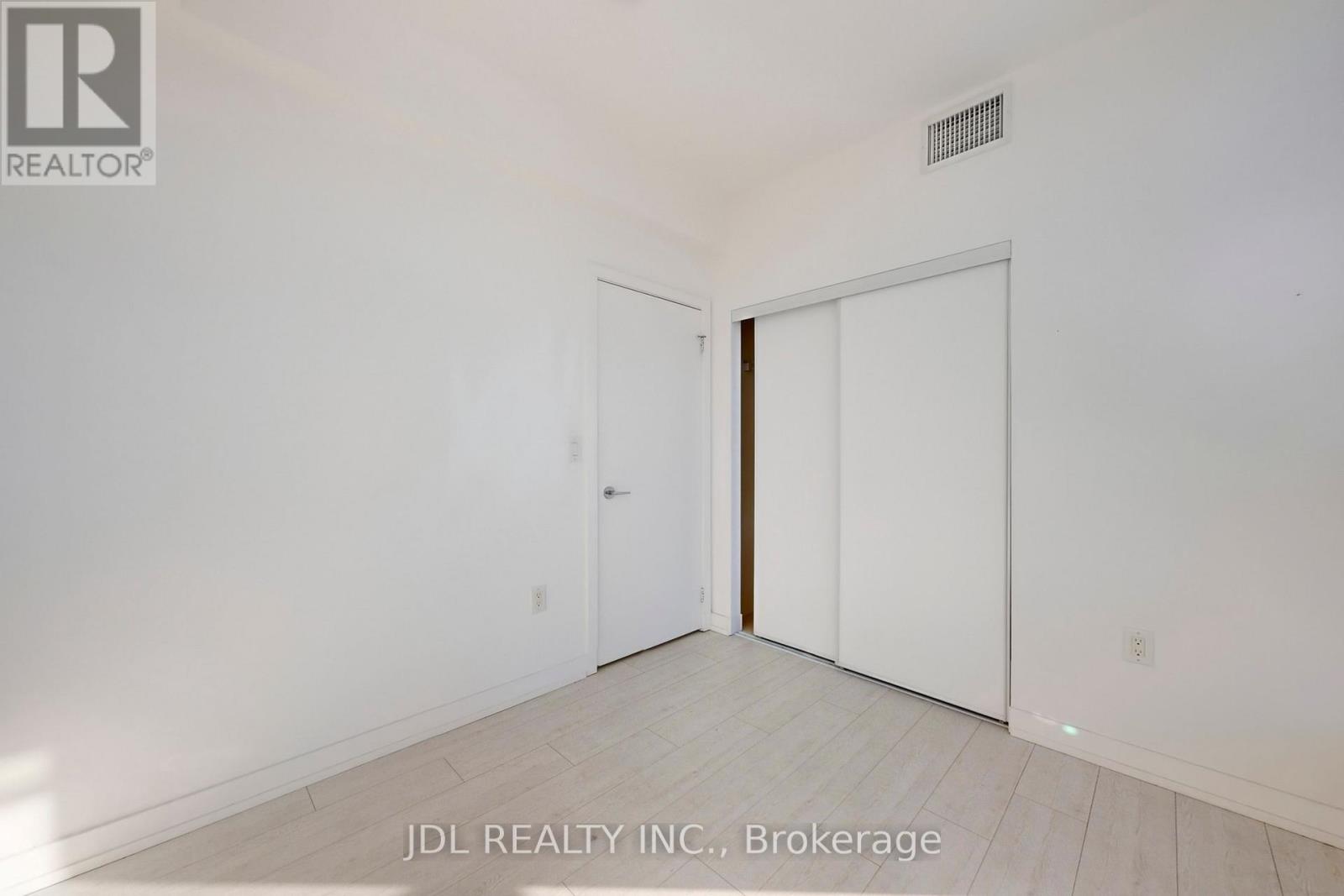 1001 - 10 De Boers Drive, Toronto, Ontario  M3J 0H1 - Photo 17 - W12761940