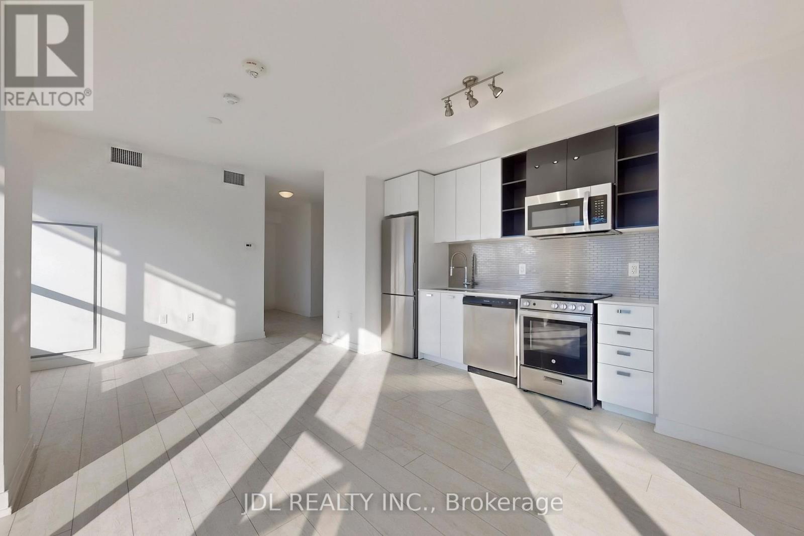 1001 - 10 De Boers Drive, Toronto, Ontario  M3J 0H1 - Photo 9 - W12761940