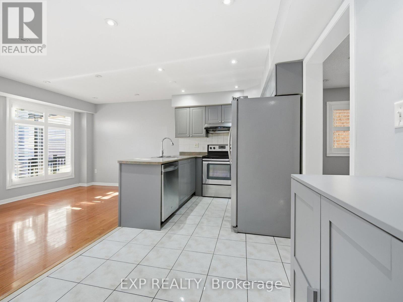 48 Mount Ranier Crescent, Brampton, Ontario  L6R 2K9 - Photo 16 - W12761958