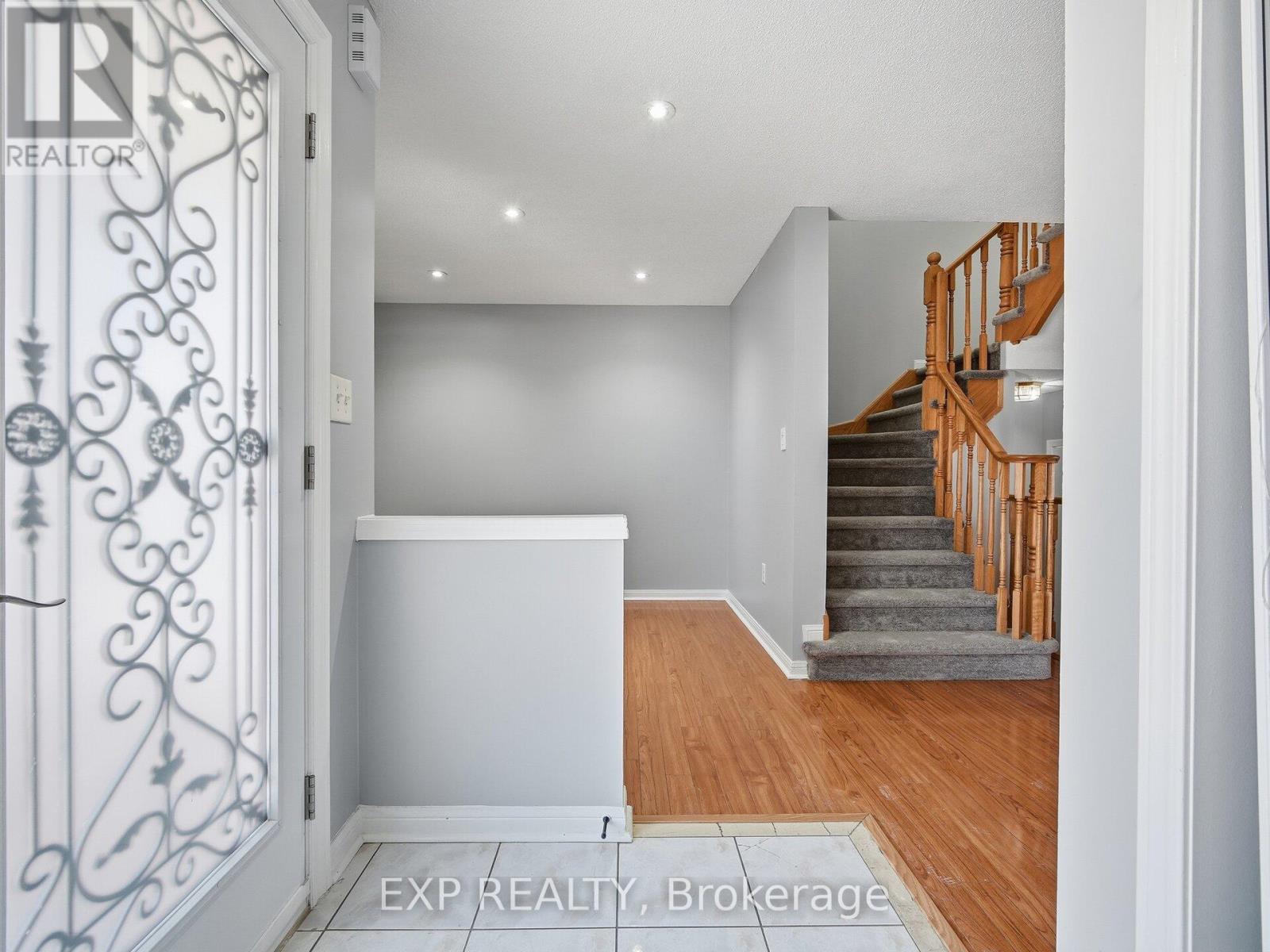 48 Mount Ranier Crescent, Brampton, Ontario  L6R 2K9 - Photo 3 - W12761958