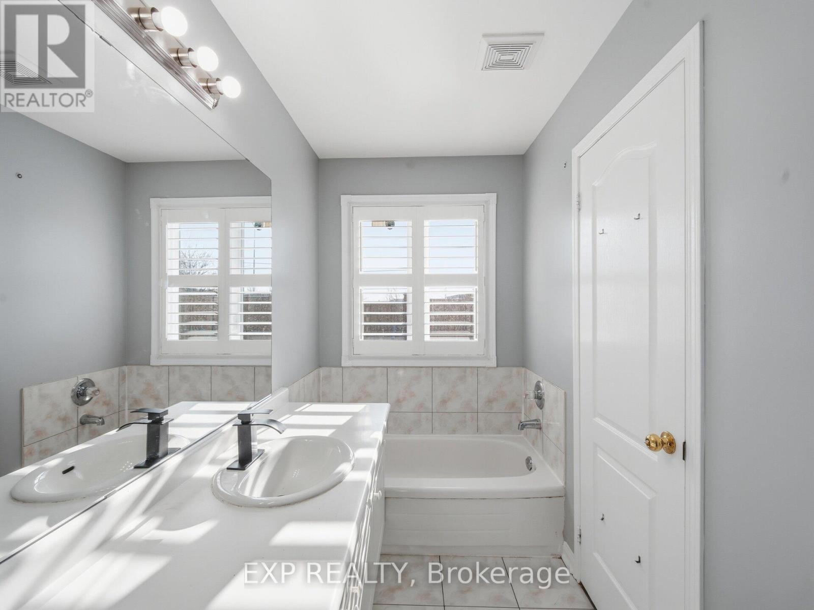 48 Mount Ranier Crescent, Brampton, Ontario  L6R 2K9 - Photo 30 - W12761958