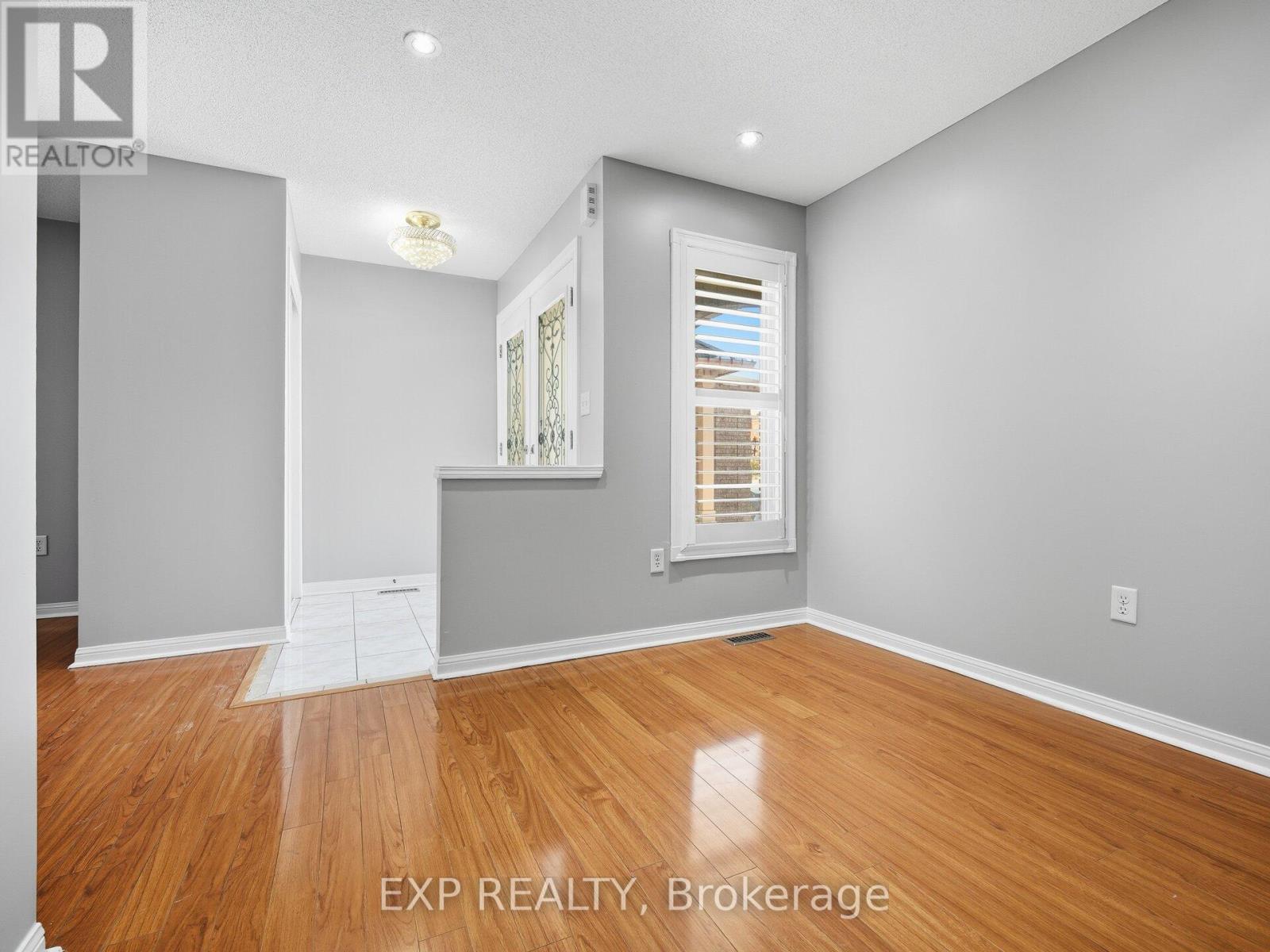 48 Mount Ranier Crescent, Brampton, Ontario  L6R 2K9 - Photo 4 - W12761958