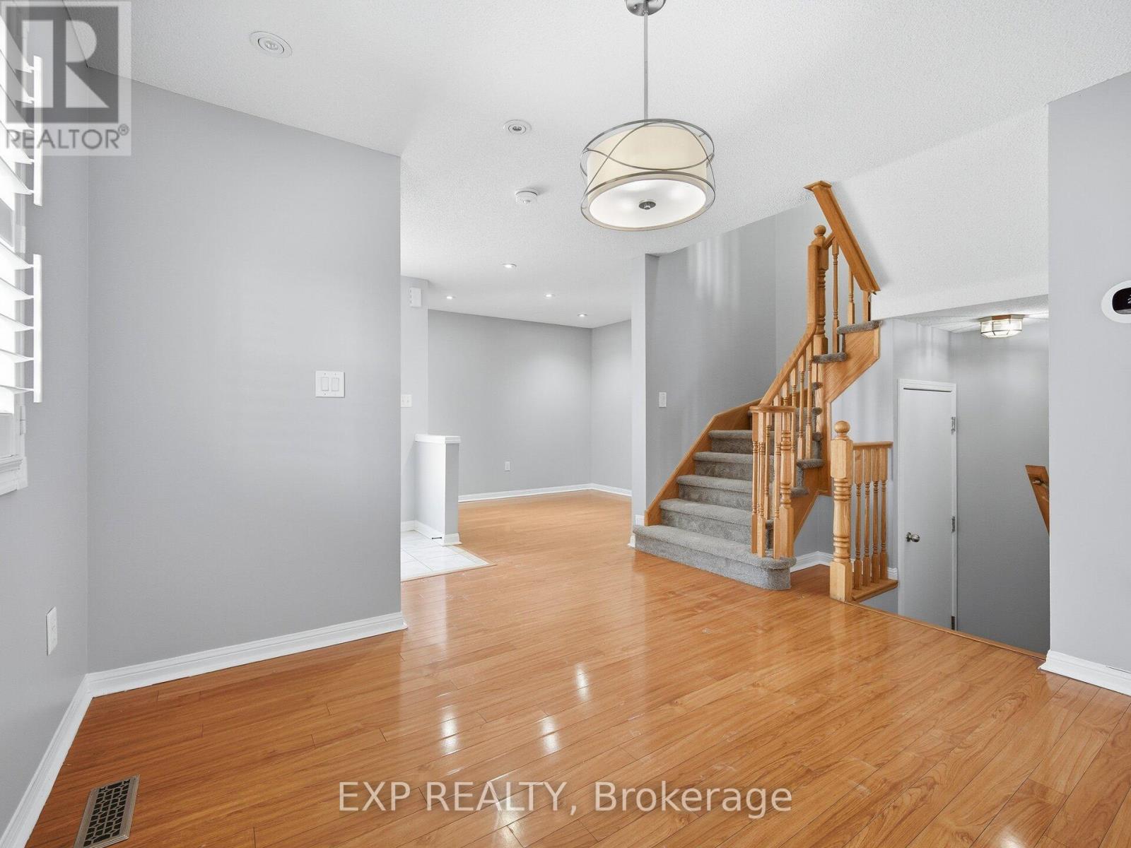 48 Mount Ranier Crescent, Brampton, Ontario  L6R 2K9 - Photo 7 - W12761958