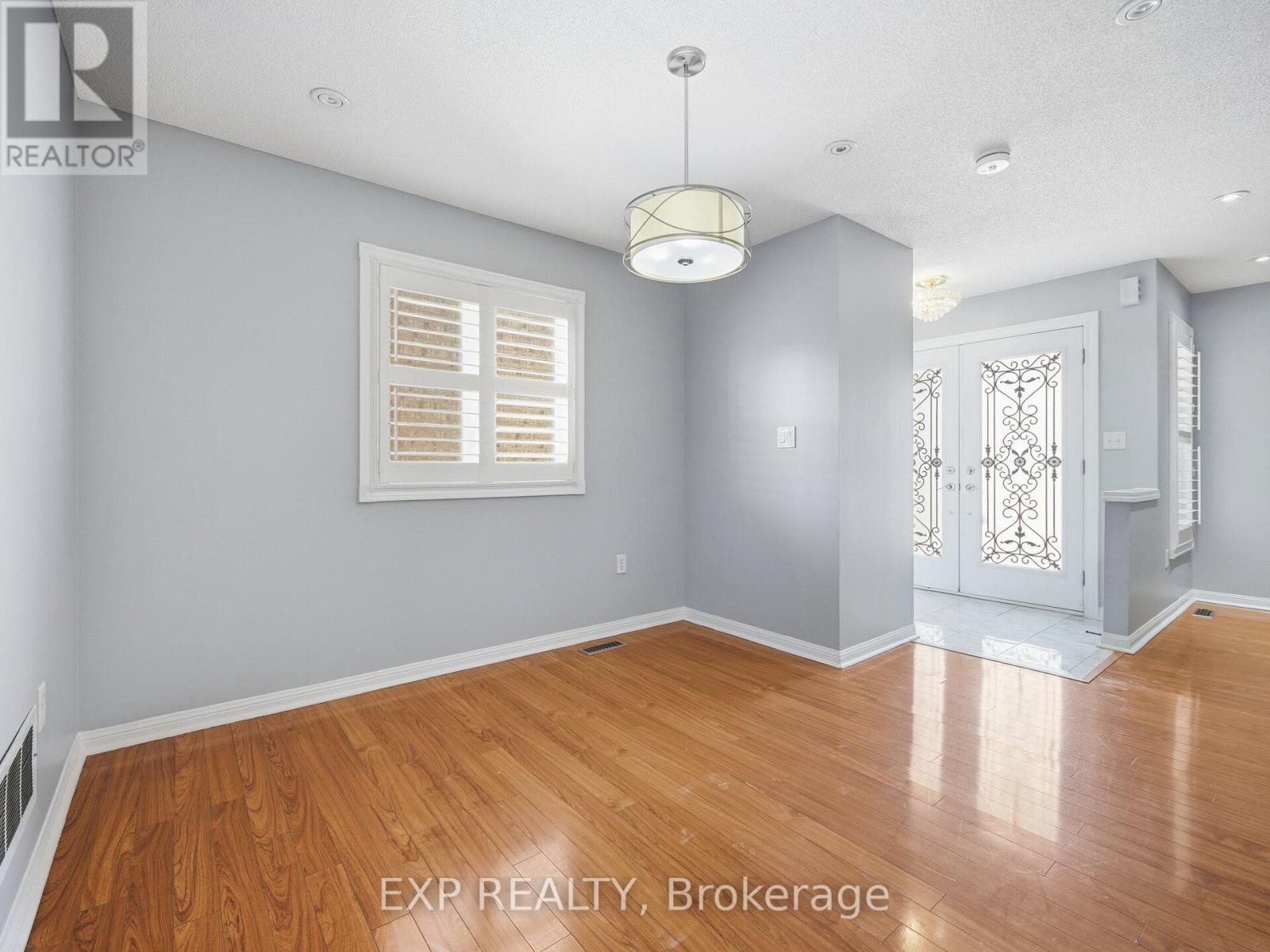 48 Mount Ranier Crescent, Brampton, Ontario  L6R 2K9 - Photo 8 - W12761958